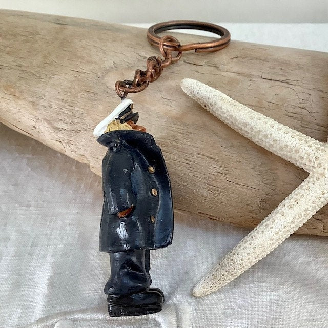 Porte clé capitaine en résine vintage modèle C ht 6 cm