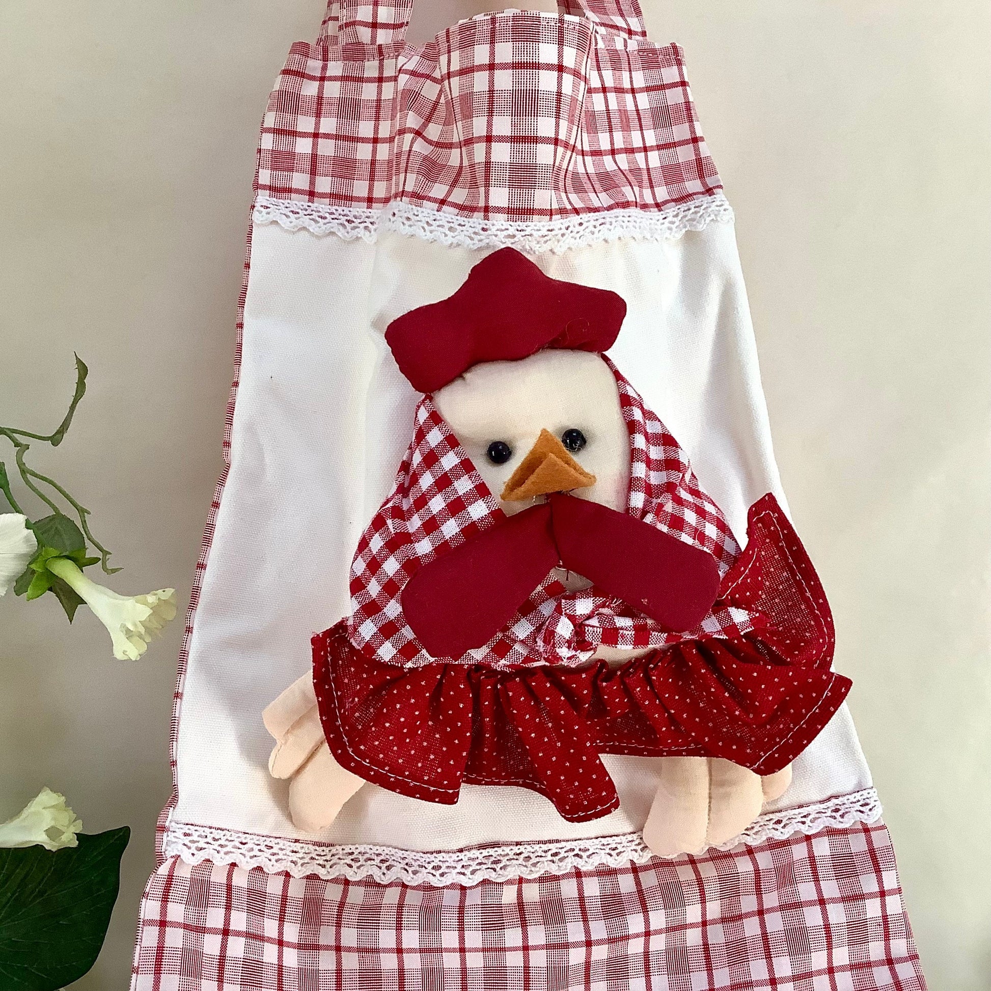 Détail sac à pain tissu dentelles carreaux rouge poule, décoration vintage 60 cm largeur 25 cm
