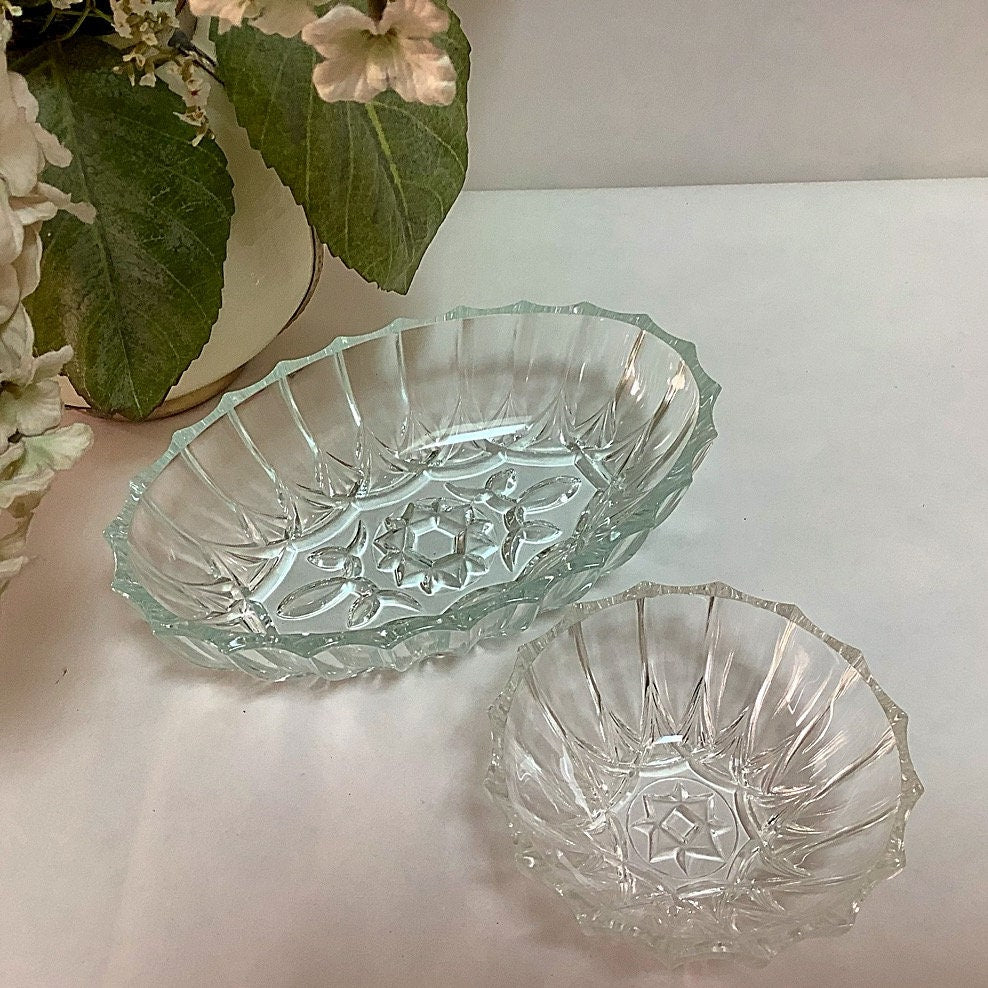 Détail ravier verre taillé 13 cm largeur 4,5 cm hauteur, vintage cristal