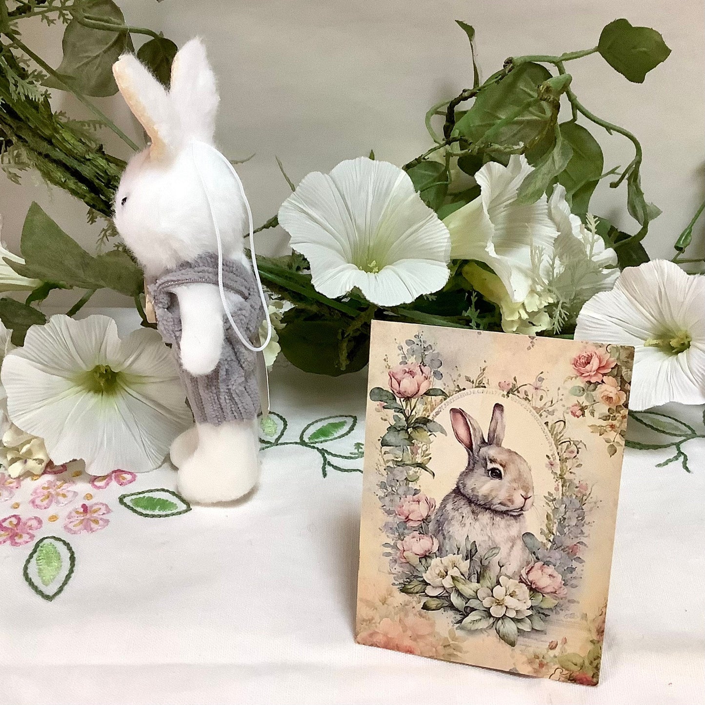 Petit lapin blanc décoration pâques 