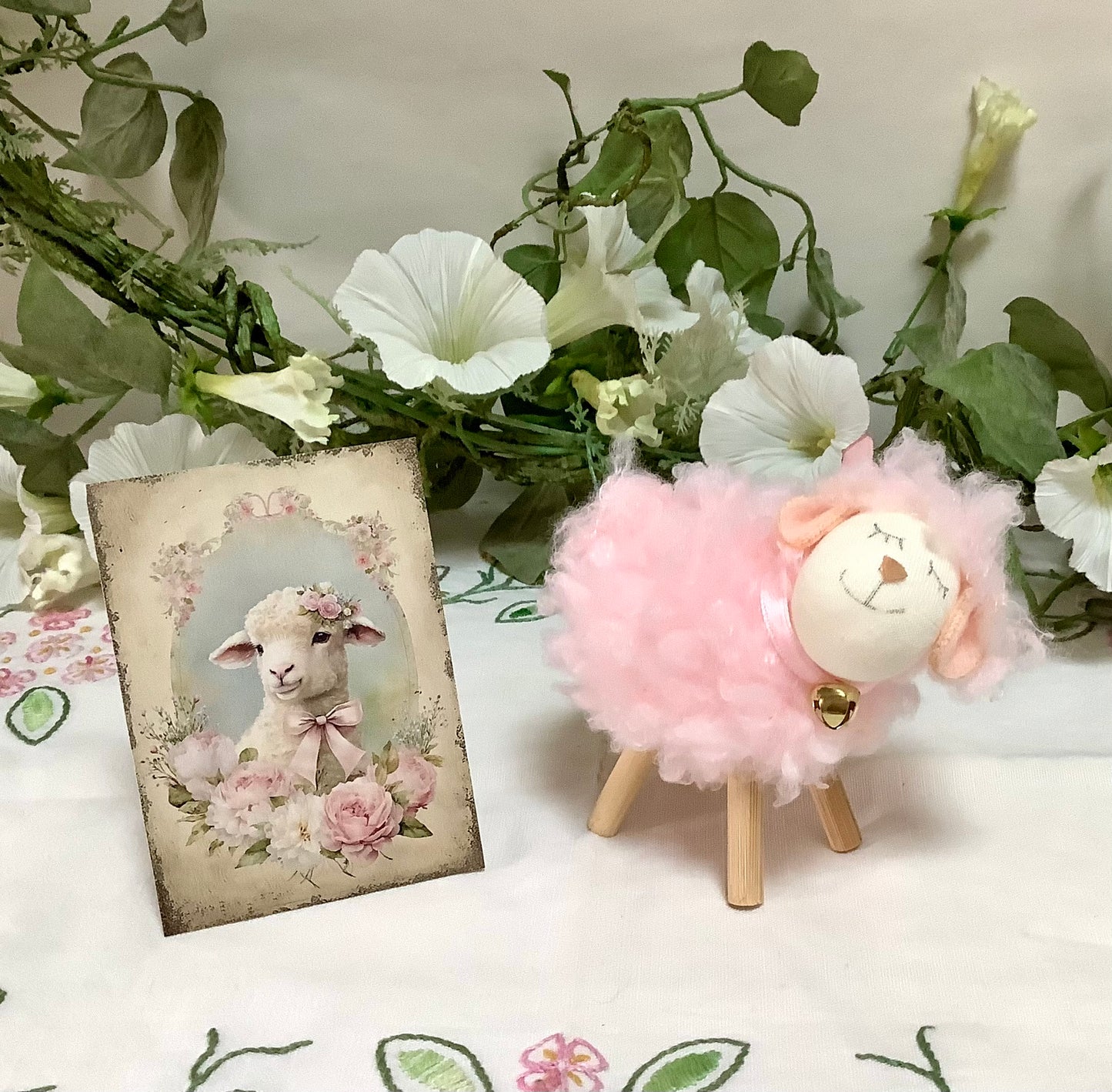 Mouton peluche rose clair décoration ht 10 cm