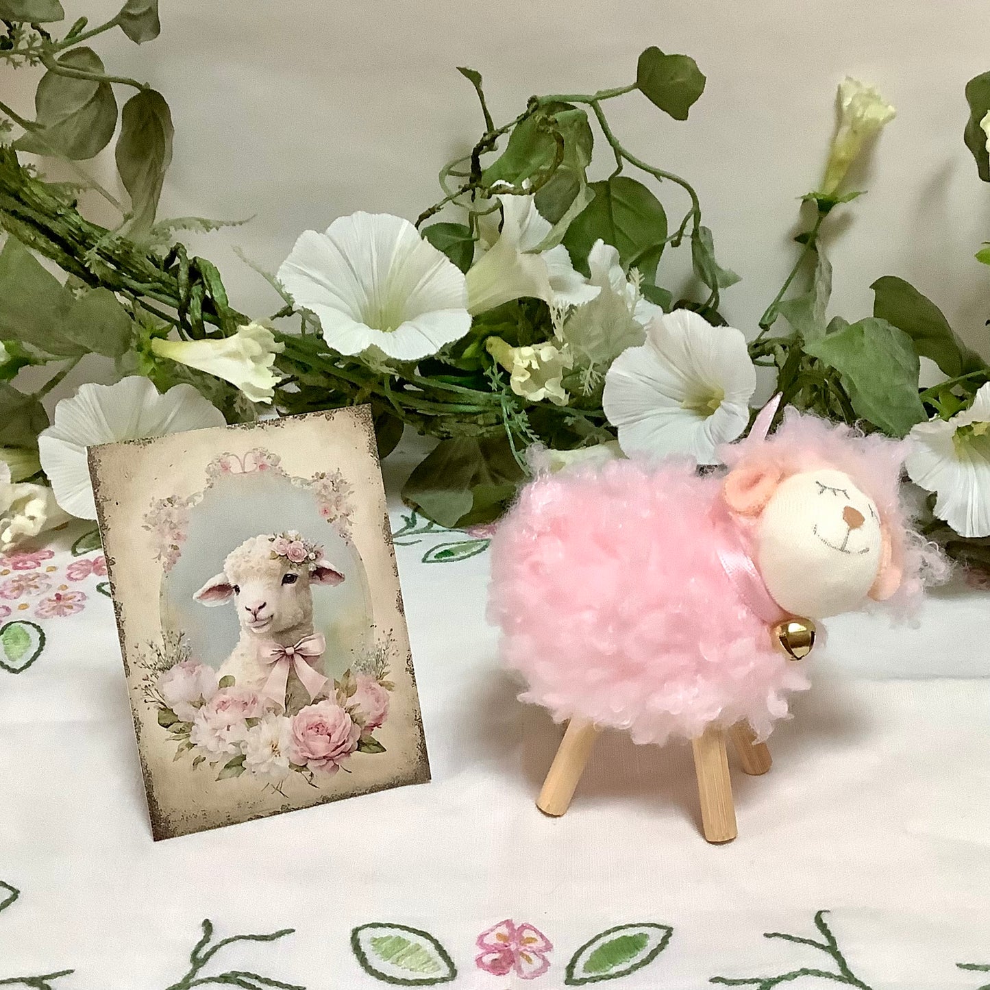 Mouton peluche rose clair décoration ht 10 cm