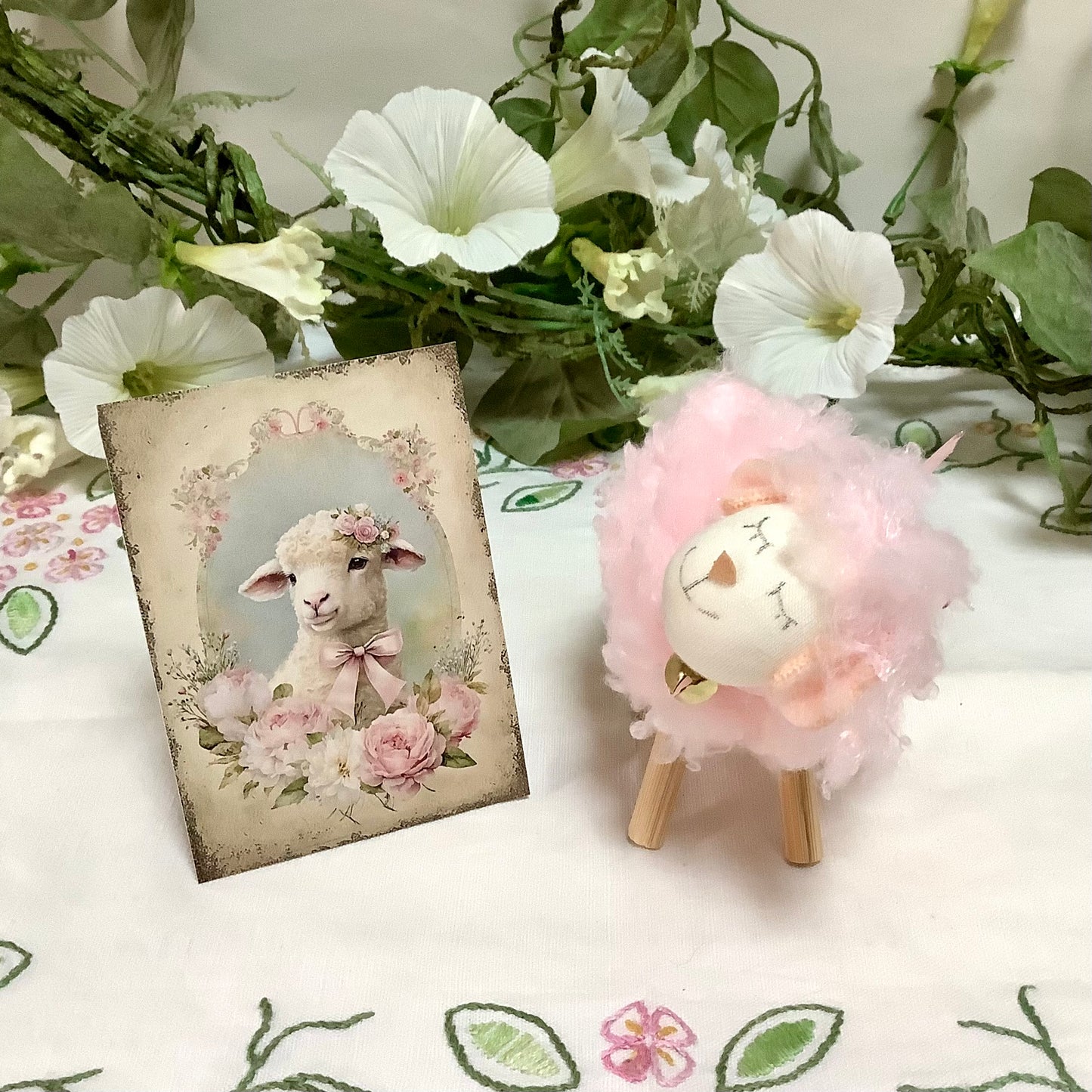 Mouton peluche rose clair décoration ht 10 cm