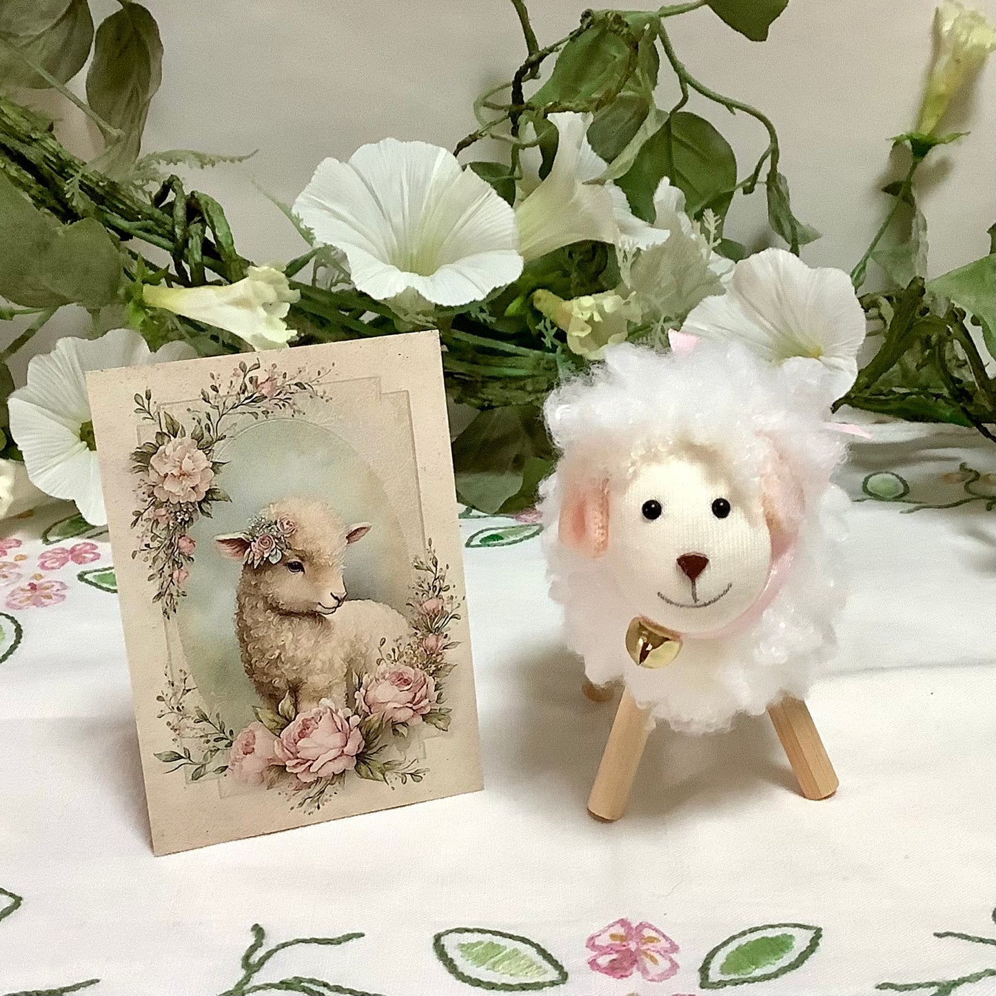 Mouton peluche blanc décoration modèle A ht 10 cm