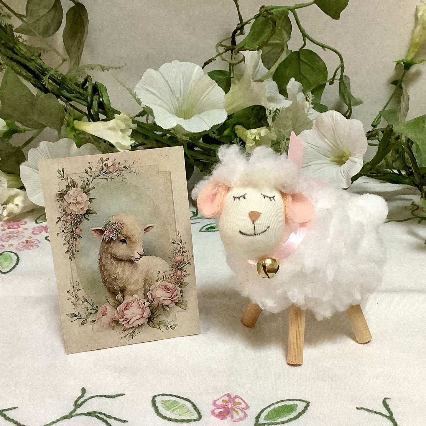 Mouton peluche blanc décoration modèle B ht 10 cm