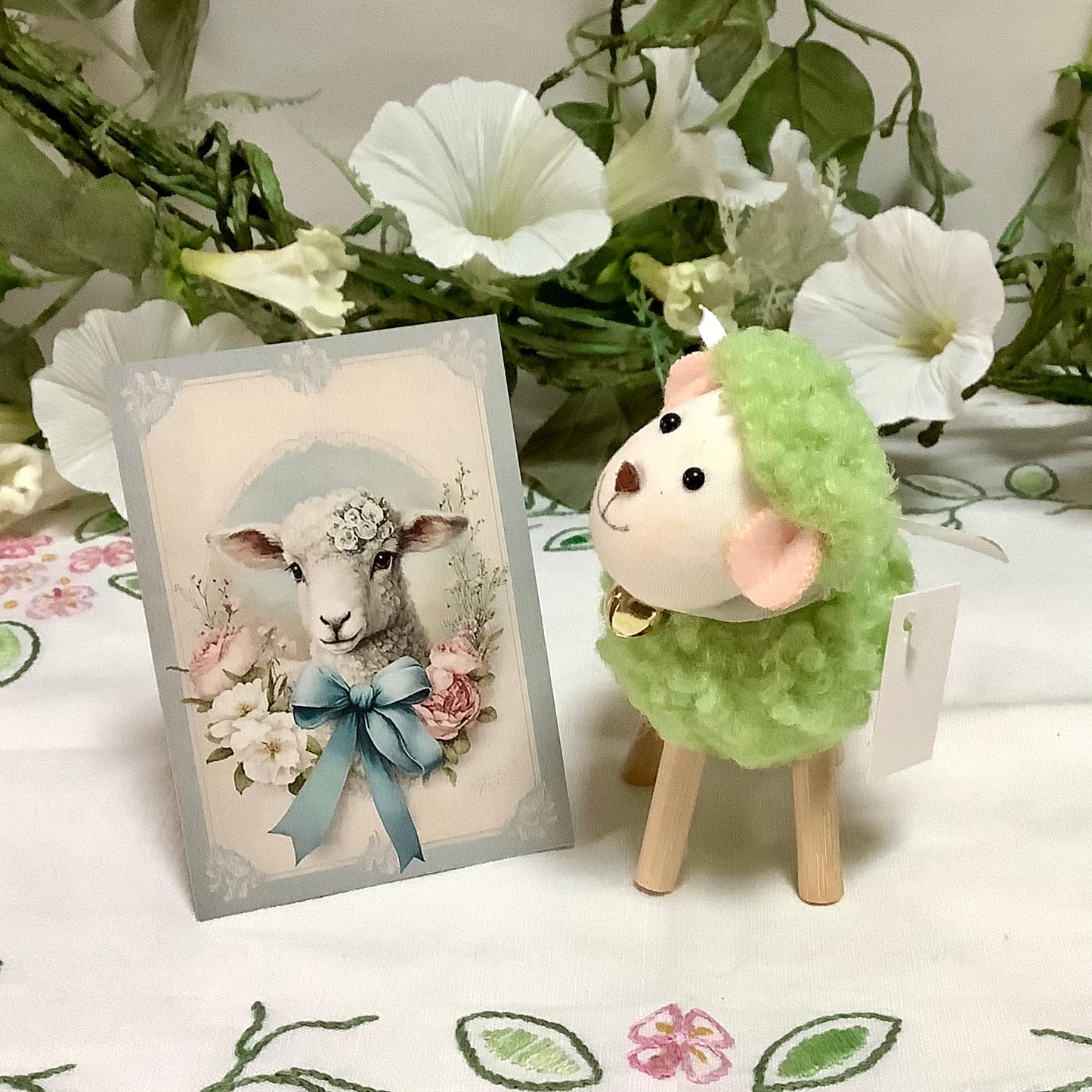 Mouton peluche vert décoration ht 10 cm