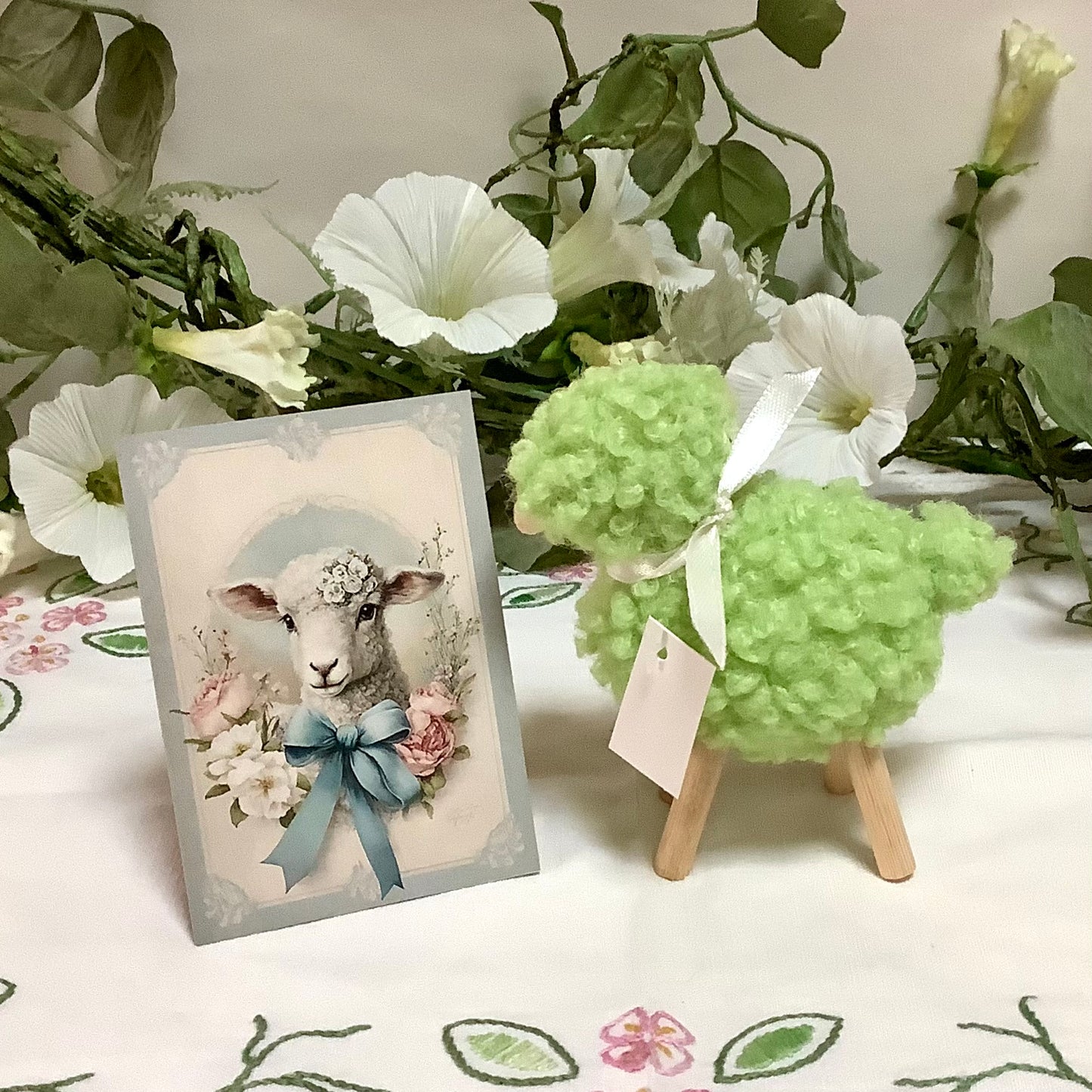 Mouton peluche vert décoration ht 10 cm