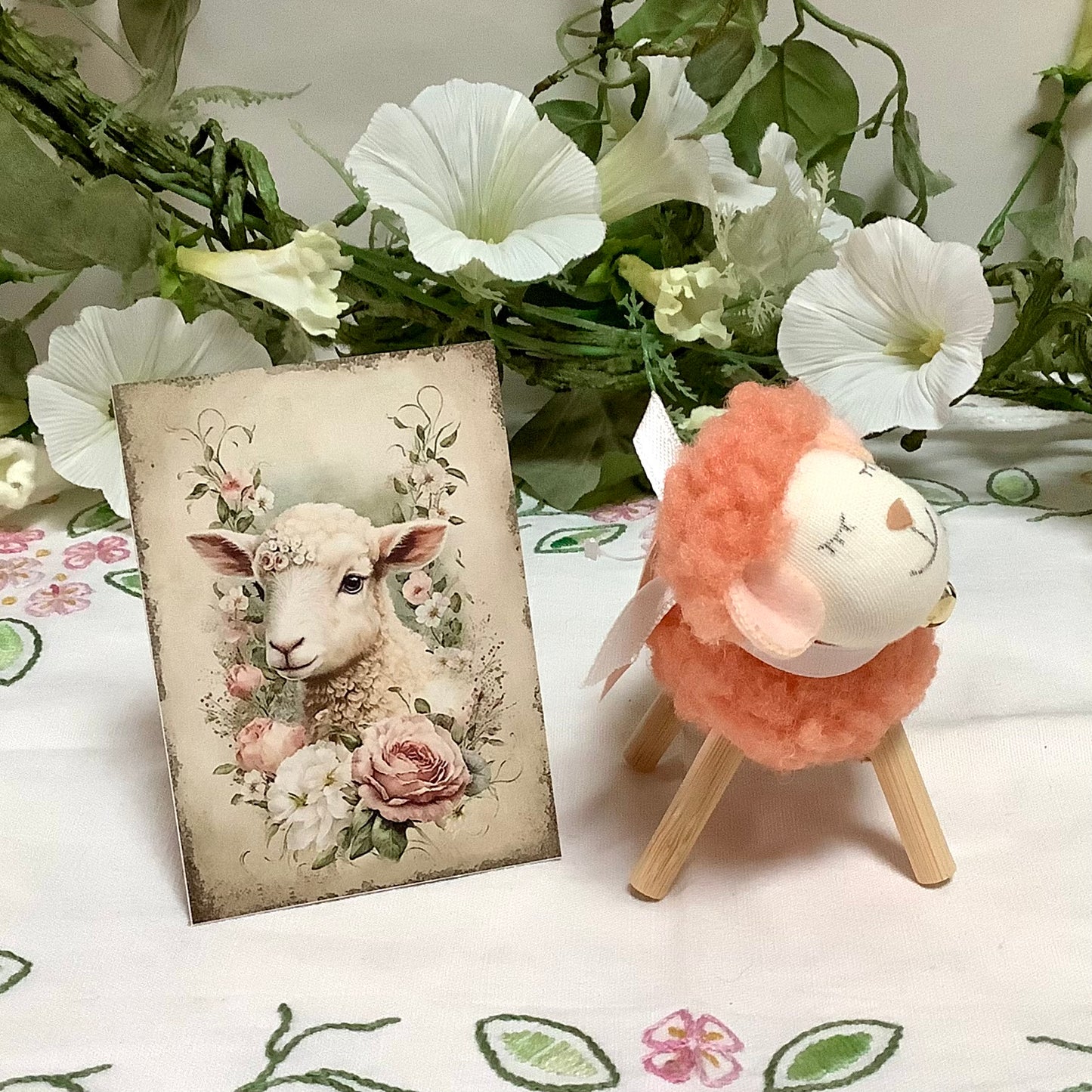 Mouton peluche orange décoration ht 10 cm