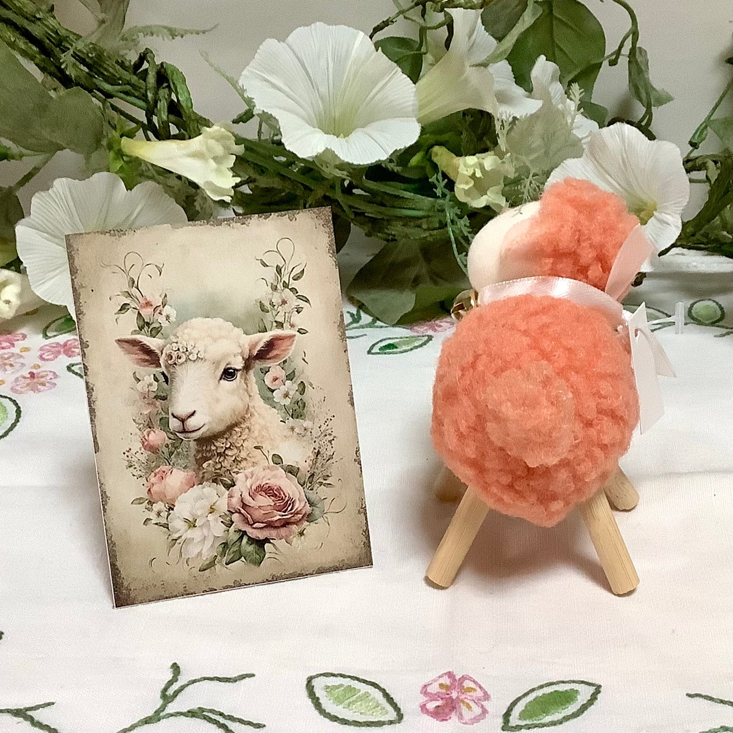 Mouton peluche orange décoration ht 10 cm