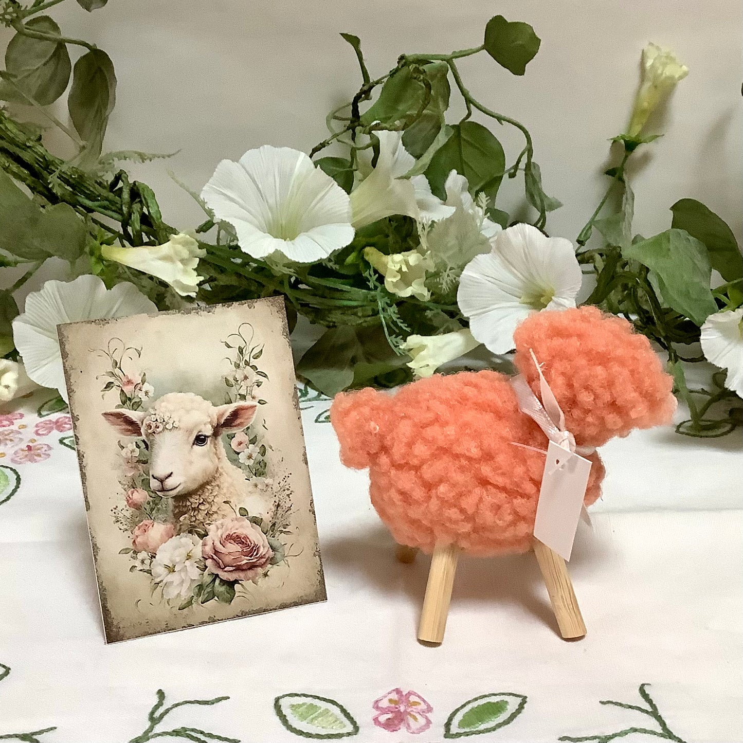 Mouton peluche orange décoration ht 10 cm