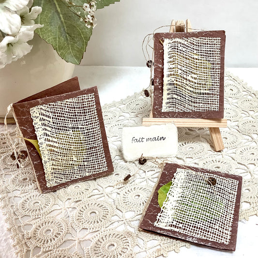 trois cartes doubles papier artisanal mûrier feuille verte, bruit de cadre 8 cm