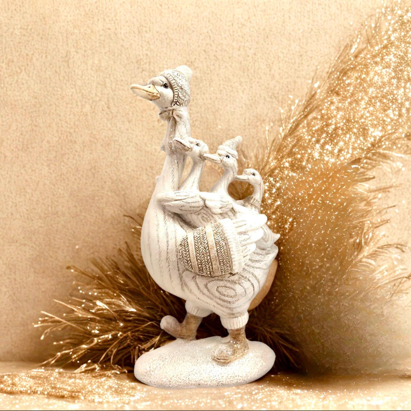 Figurine oie beige avec trois oisons décoration de Noël résine ht 18.5 cm