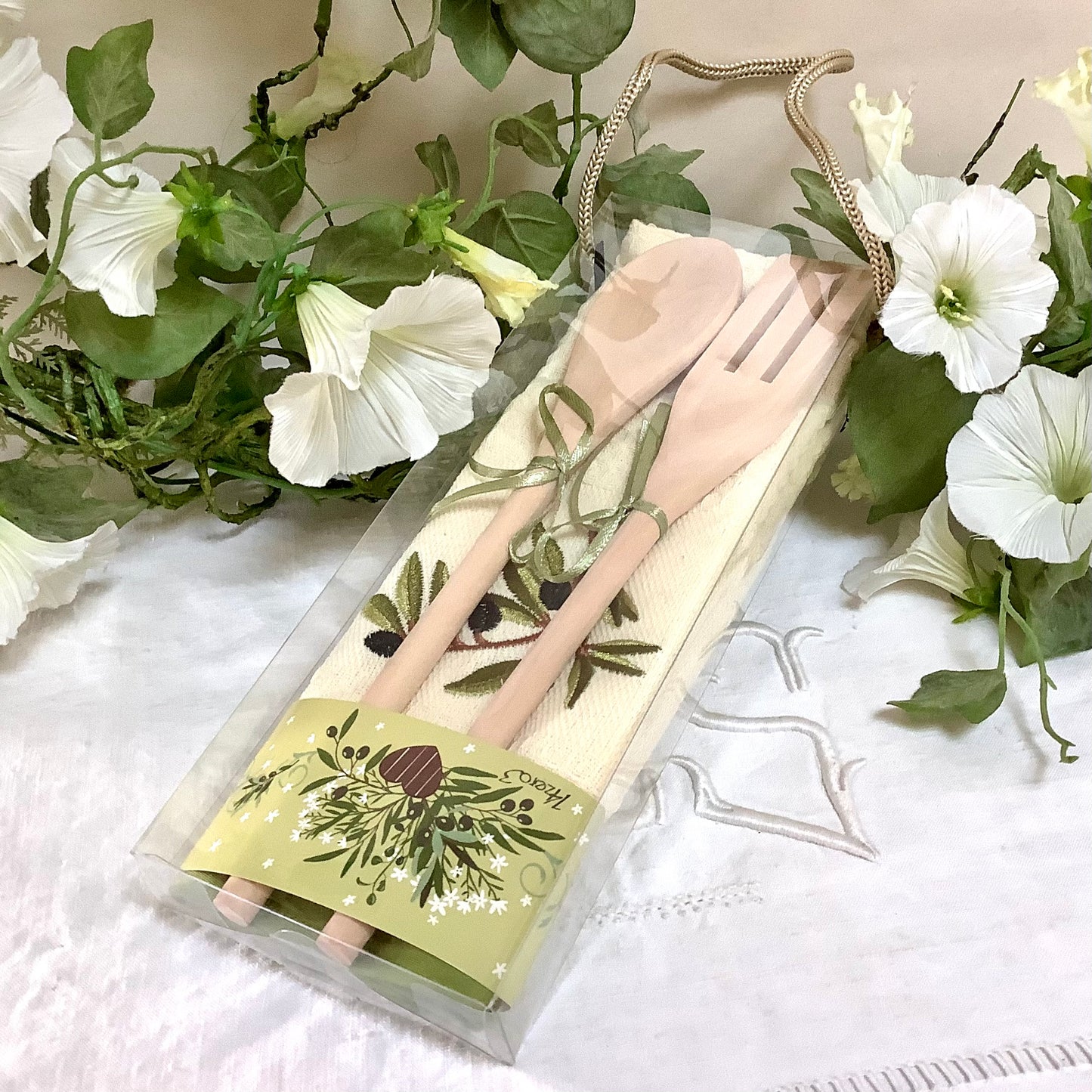 Torchon coton brodé couverts bois thème olive