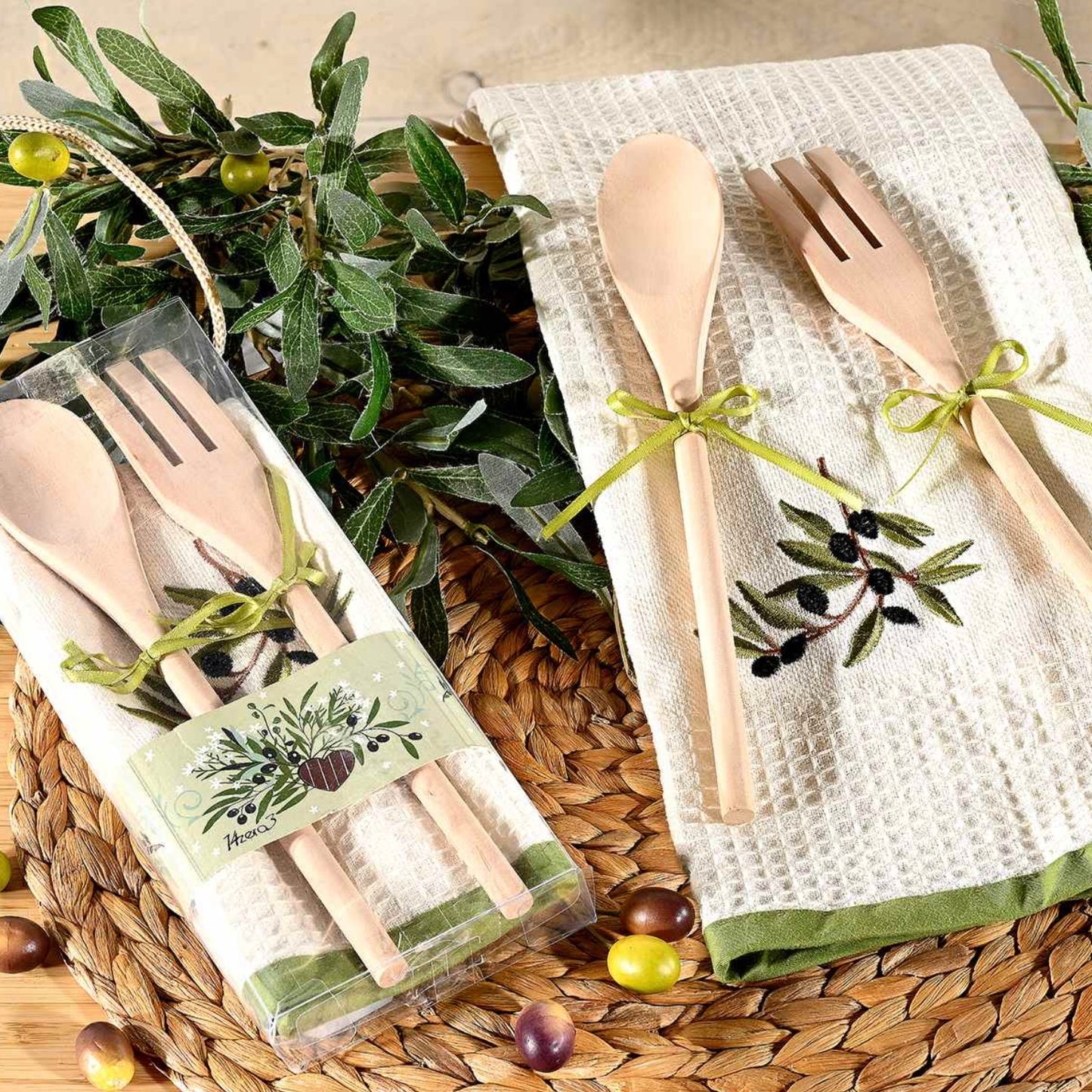 Torchon coton brodé couverts bois thème olive
