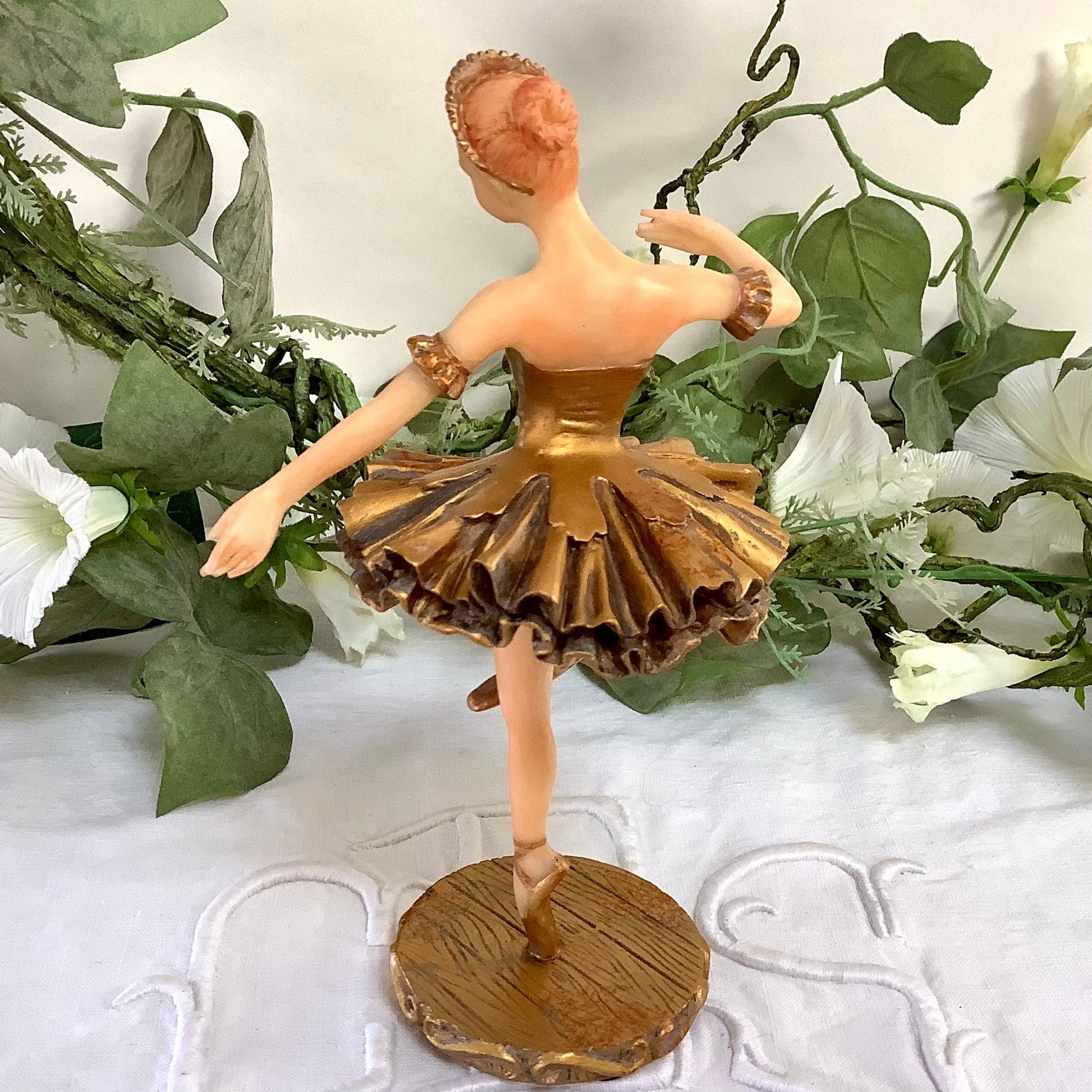 Figurine danseuse ou ballerine vintage en résine or strass
