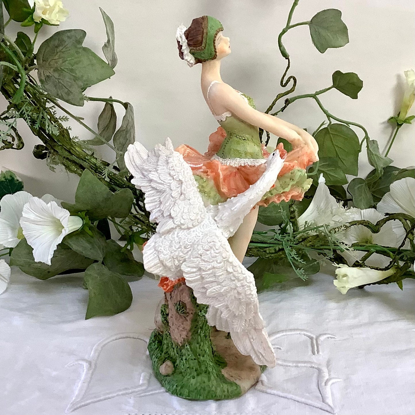 Figurine danseuse ballerine cygne résine lac des cygnes