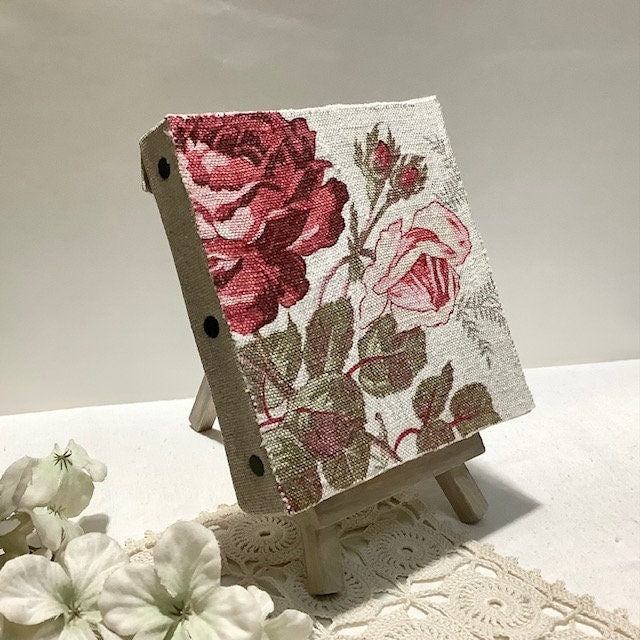 Petit tableau lin roses anciennes avec chevalet vintage