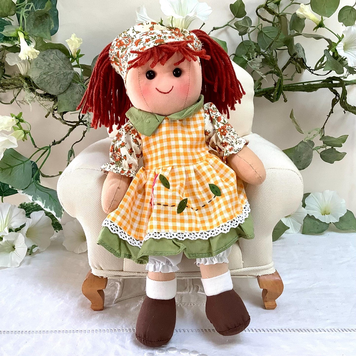 Poupée de chiffon tissu robe orange modèle lulu  ht 30 cm
