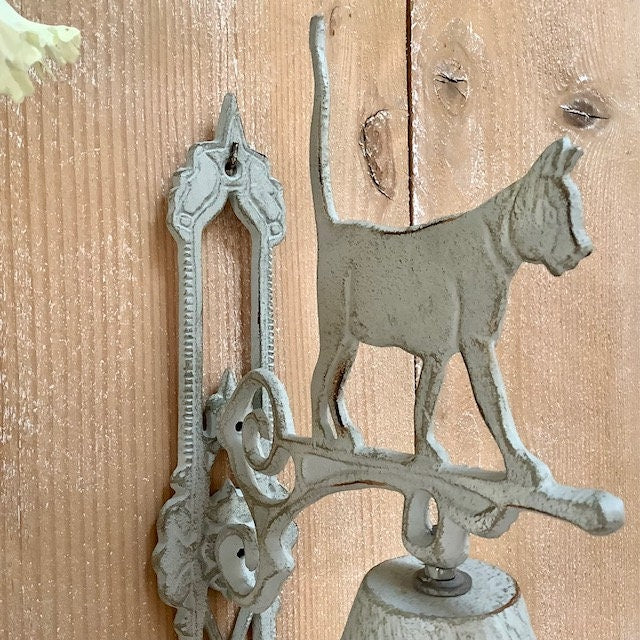 Cloche de porte chat fonte patinée gris vintage