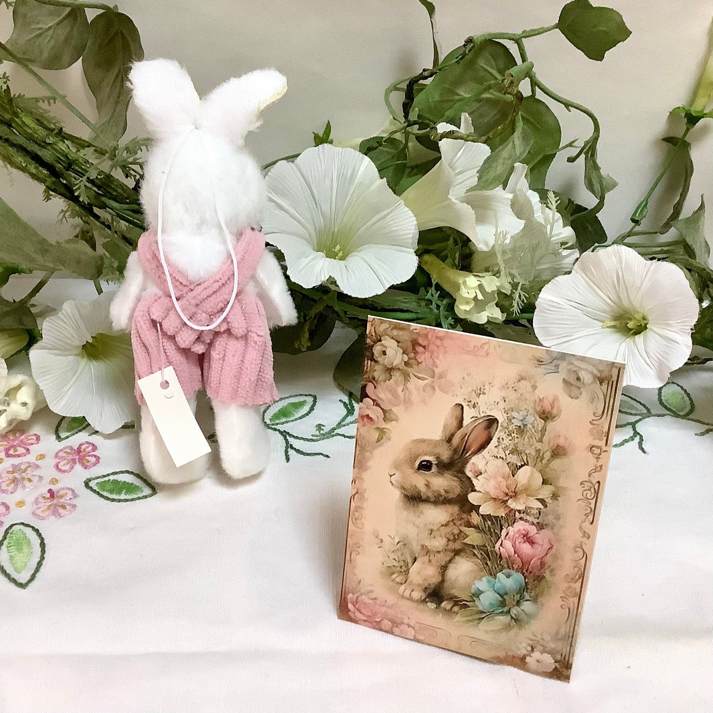 Petit lapin blanc décoration pâques 