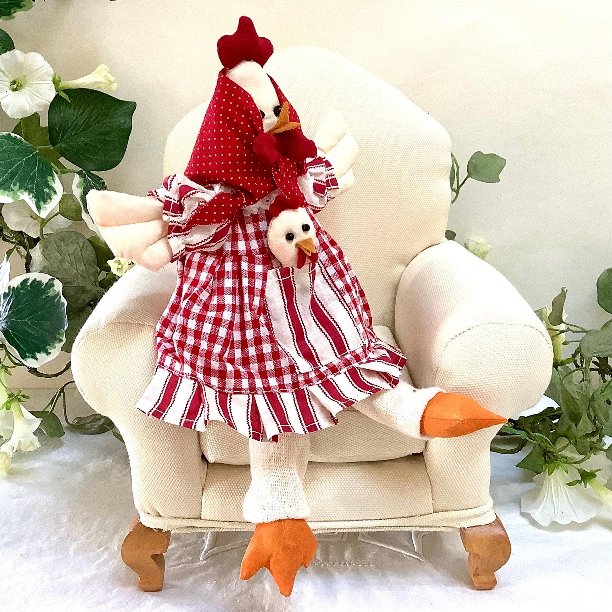 Détail poussin dans poche poule déco robe carreaux rouge blanc, La Galleria vintage