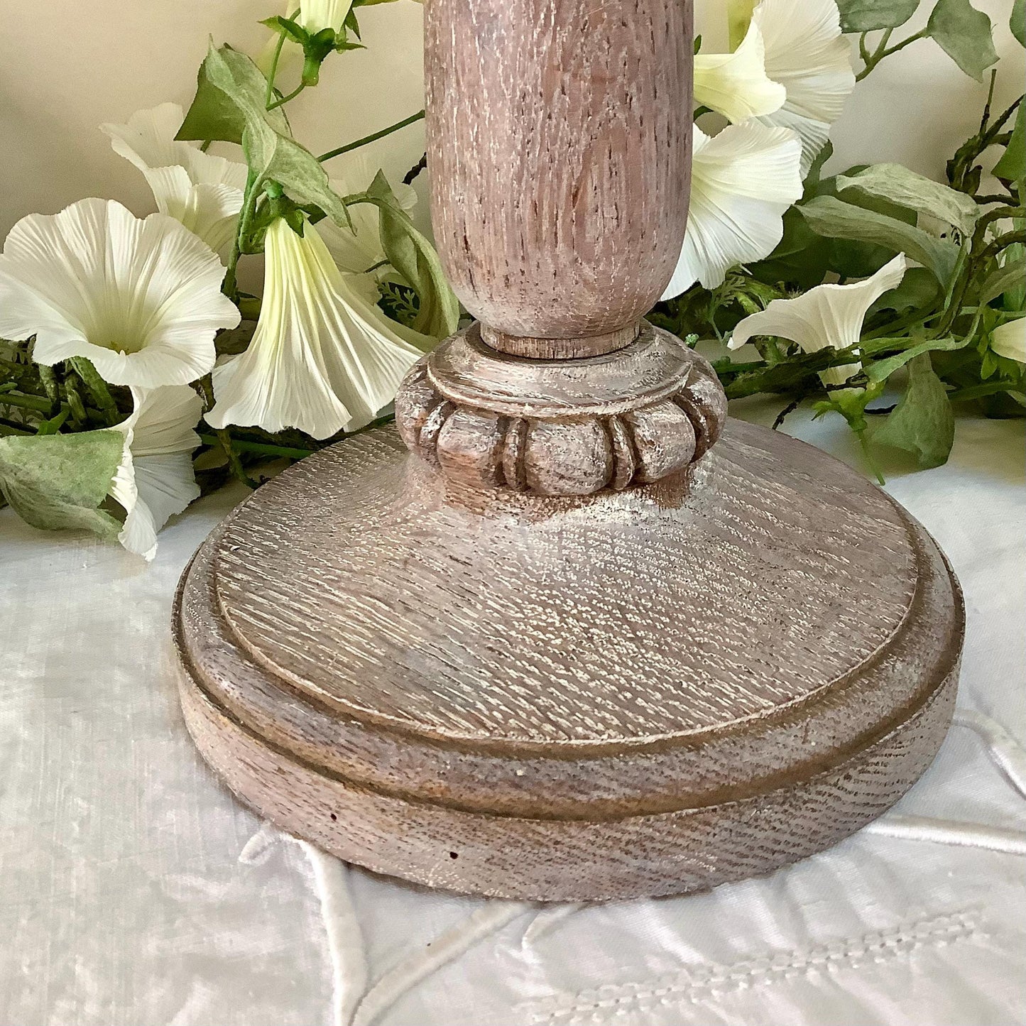 Bougeoir pique cierge bois cérusé vintage ht 38 cm