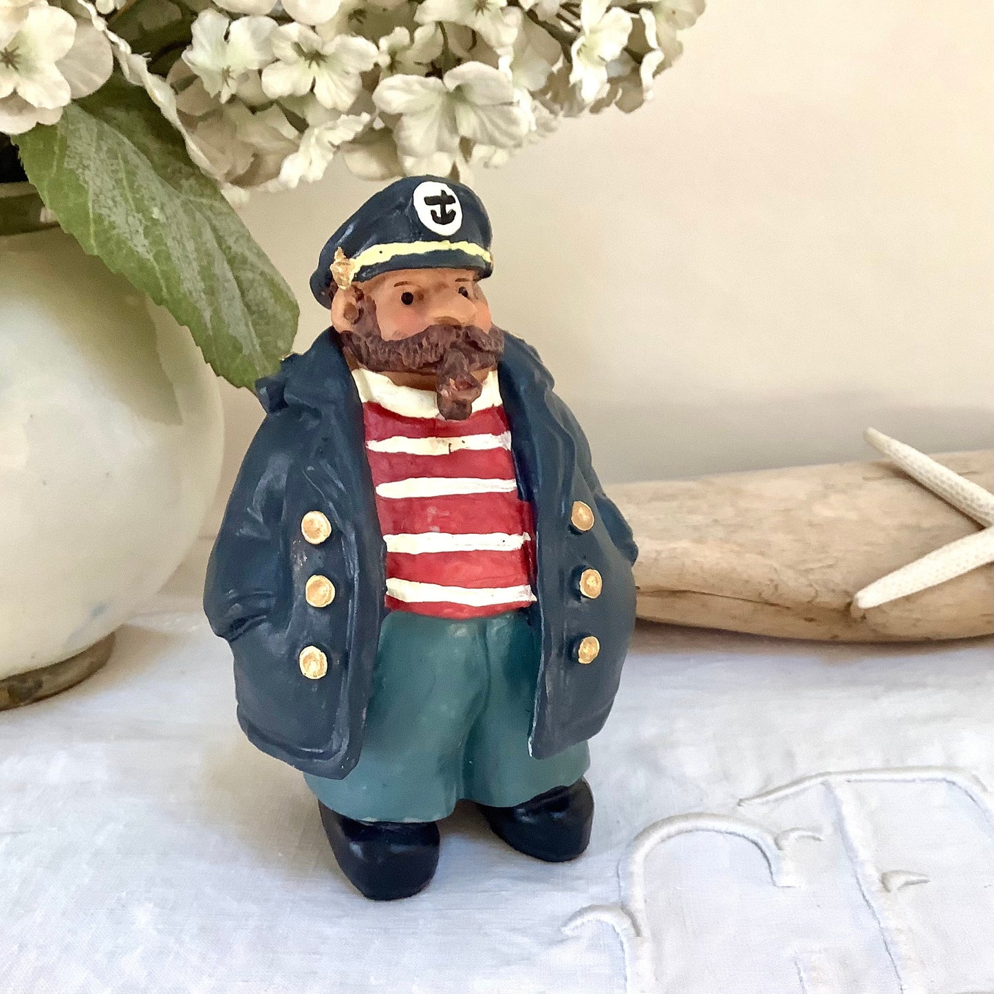 Figurine capitaine de marine rouge résine décoration marine ht 14.5 cm