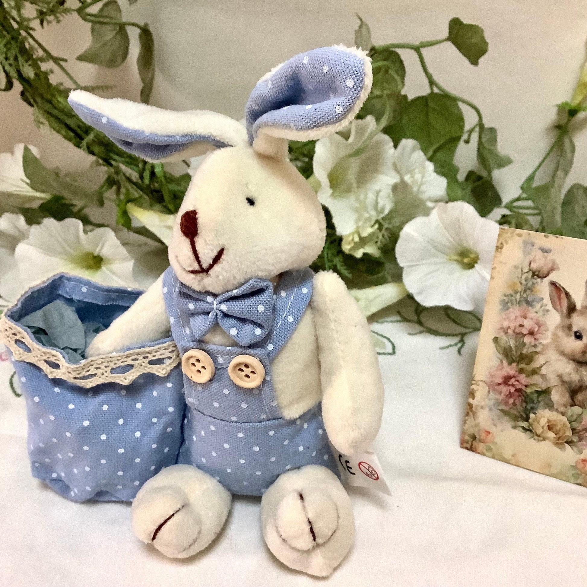 Lapin blanc peluche sac bleu pois décoration pâques 