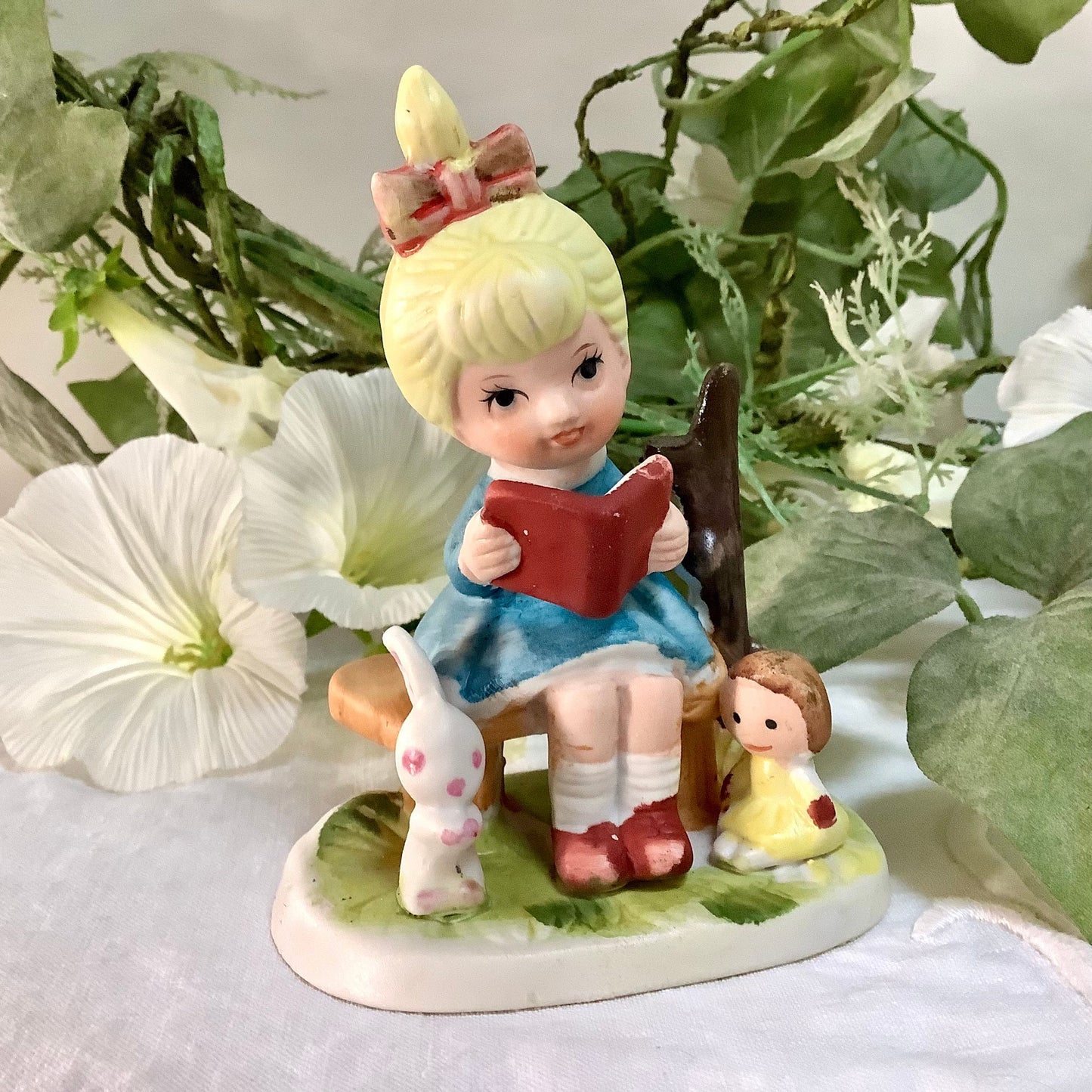 Figurine petite fille lapin poupée biscuit porcelaine 10 cm, décoration chambre enfant vintage
