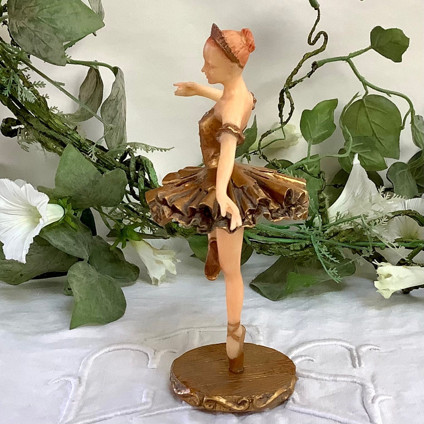 Figurine danseuse ou ballerine vintage en résine or strass