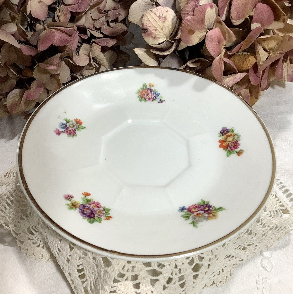 Tasses et sous tasses à café porcelaine roses vintage