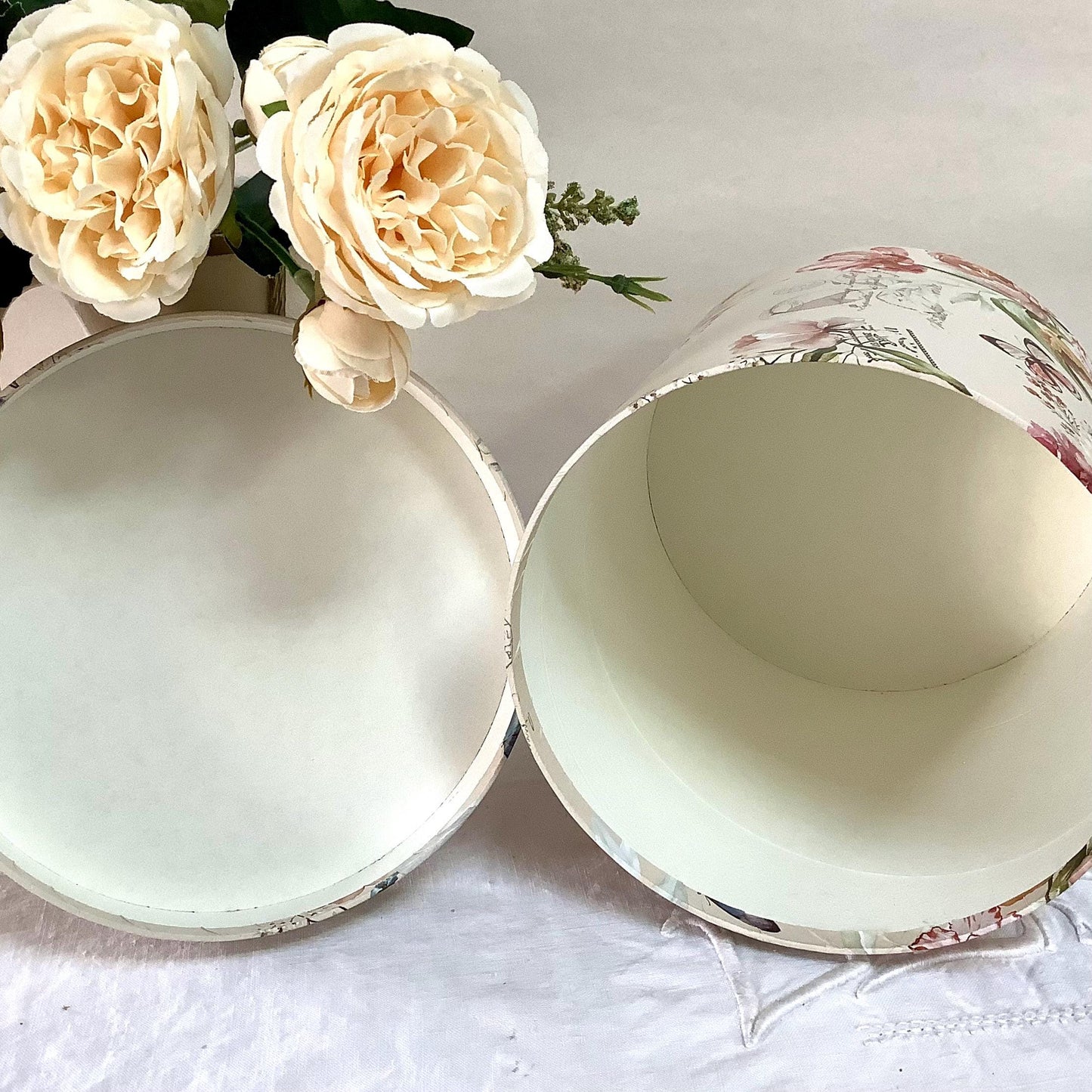 Boîte ronde vintage motif floral petit modèle ht 16 cm