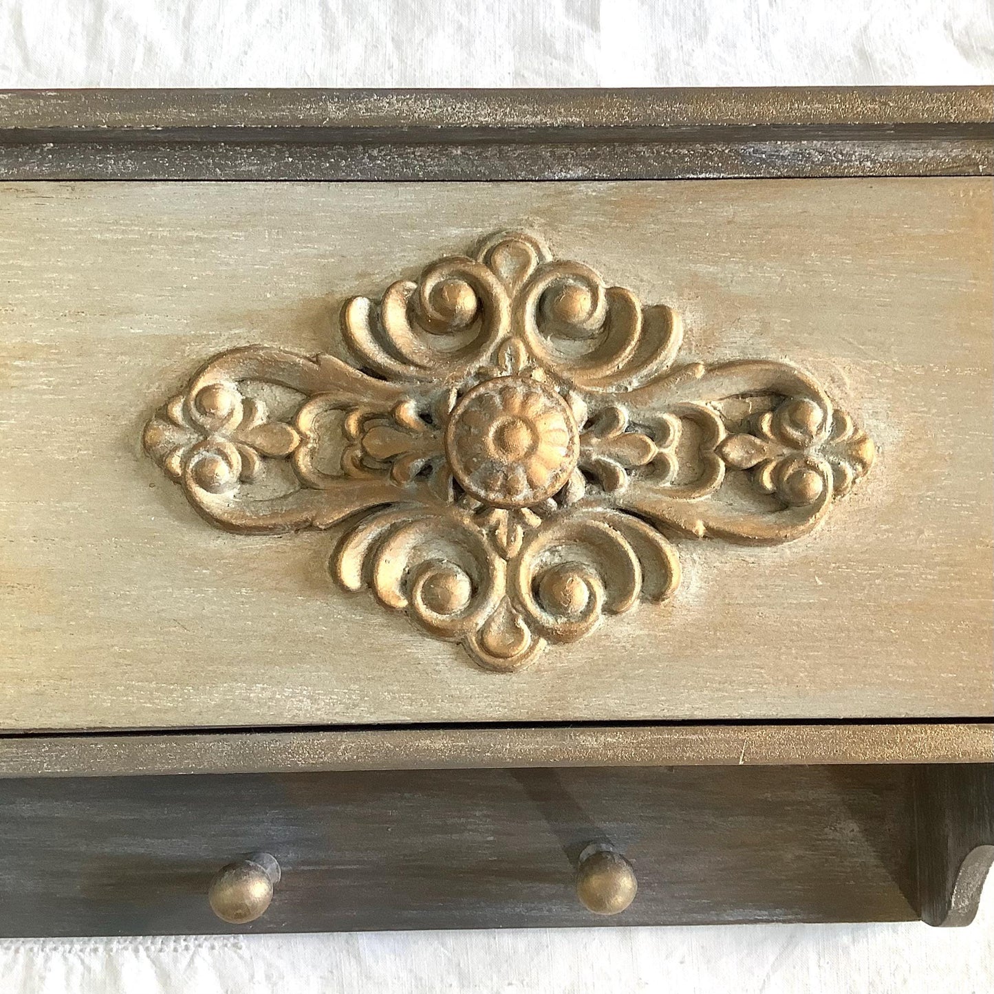 Étagère murale bois patiné 2 tiroirs 4 accroches ht 21 cm