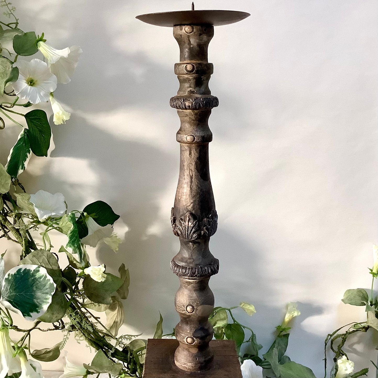 Bougeoir pilier pique cierge bois sculpté vintage ht 43 cm