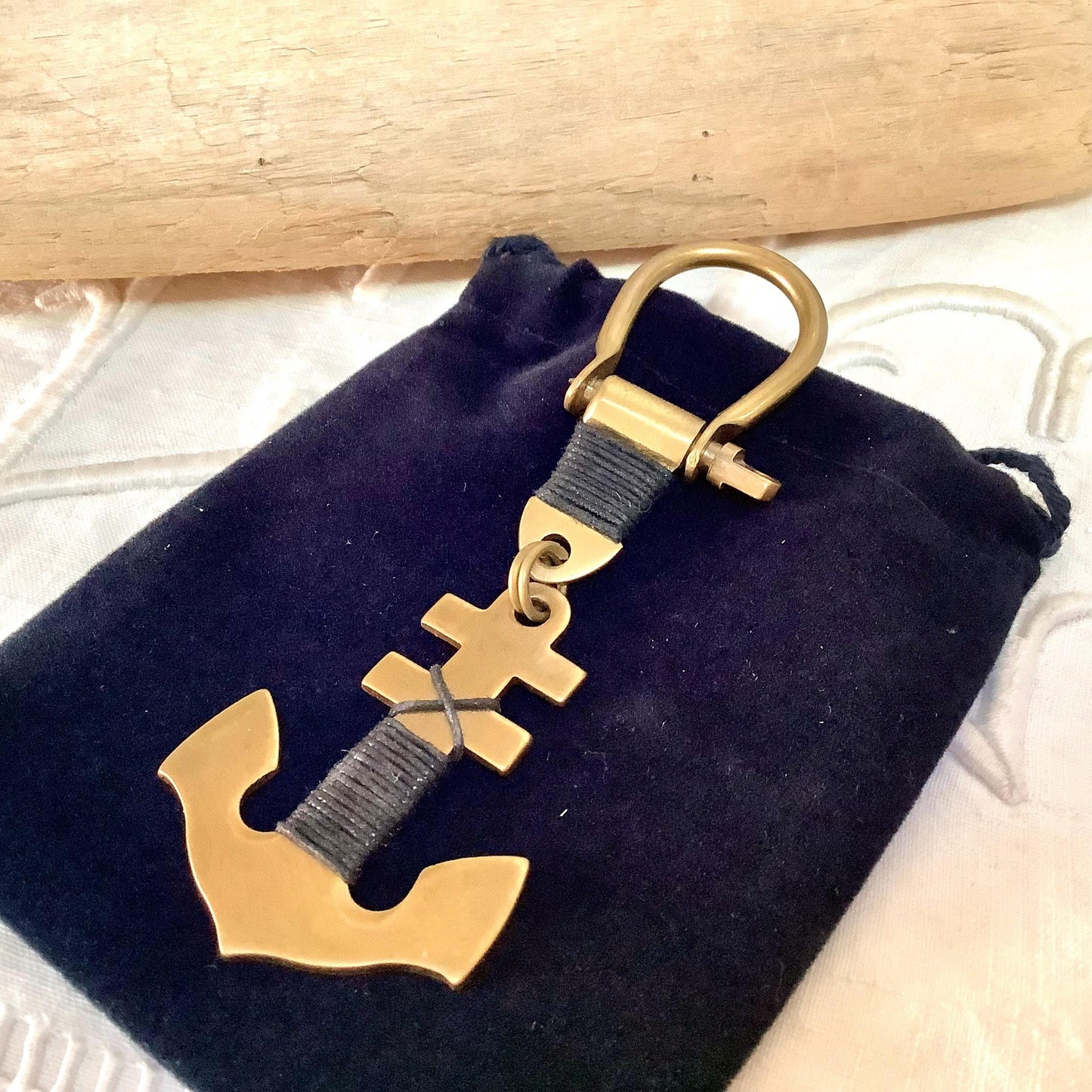 Porte clés marin ancre laiton vieilli vintage pochon velours