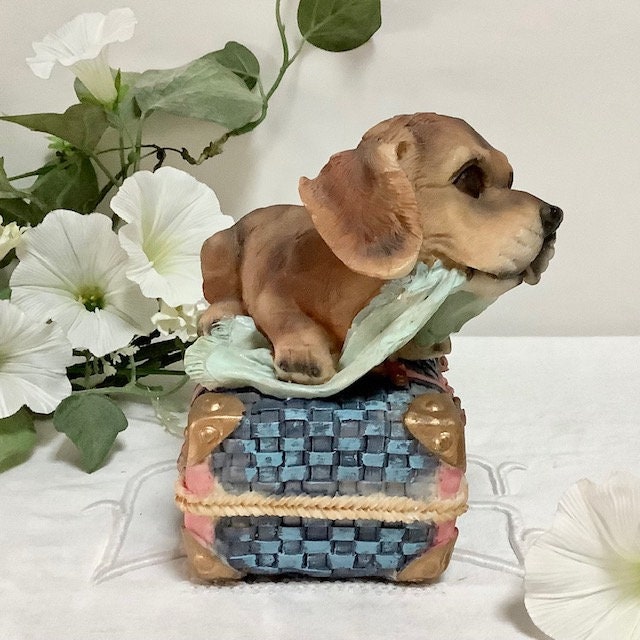 Tirelire chien valise résine ht 13.5 cm vintage