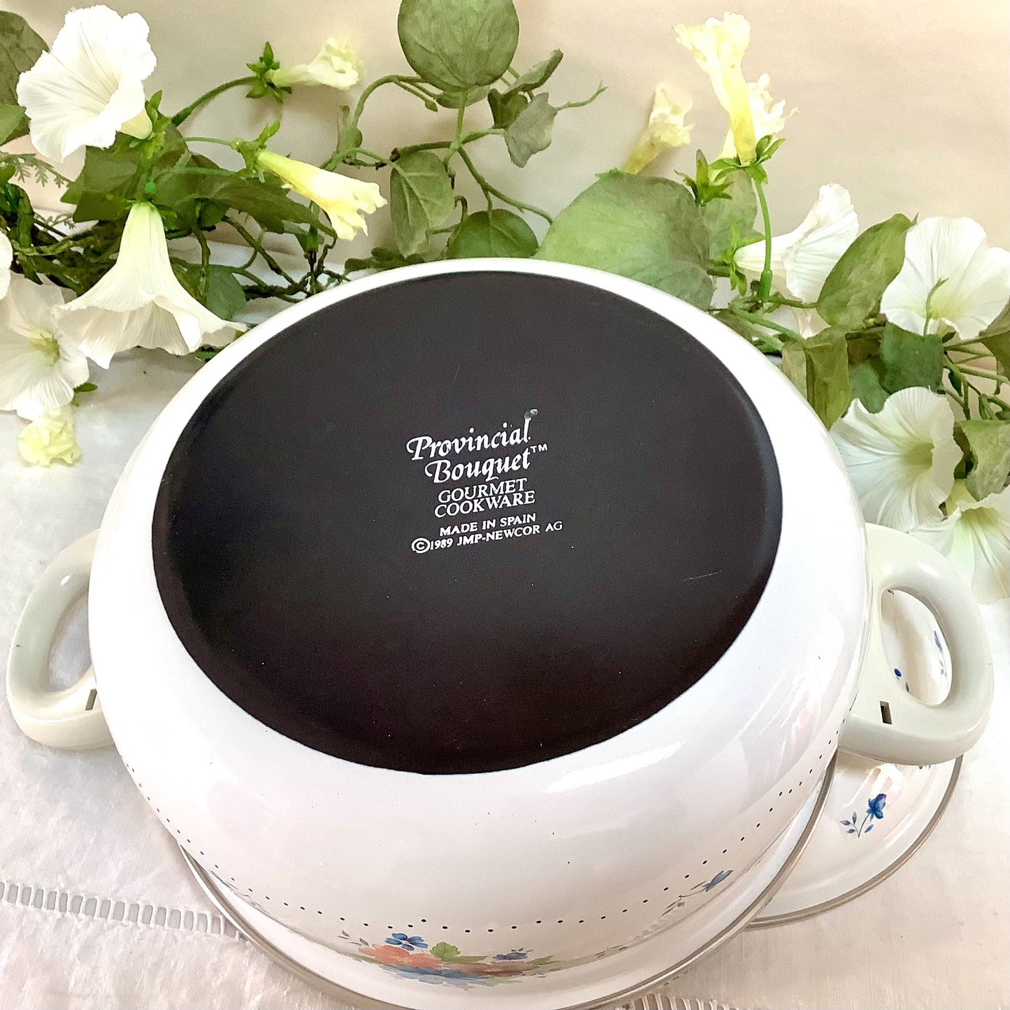 Cocotte émaillée faitout provincial bouquet vintage 80 modèle A