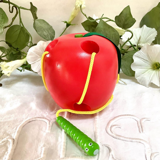 Jeu à enfiler bois pomme et chenille