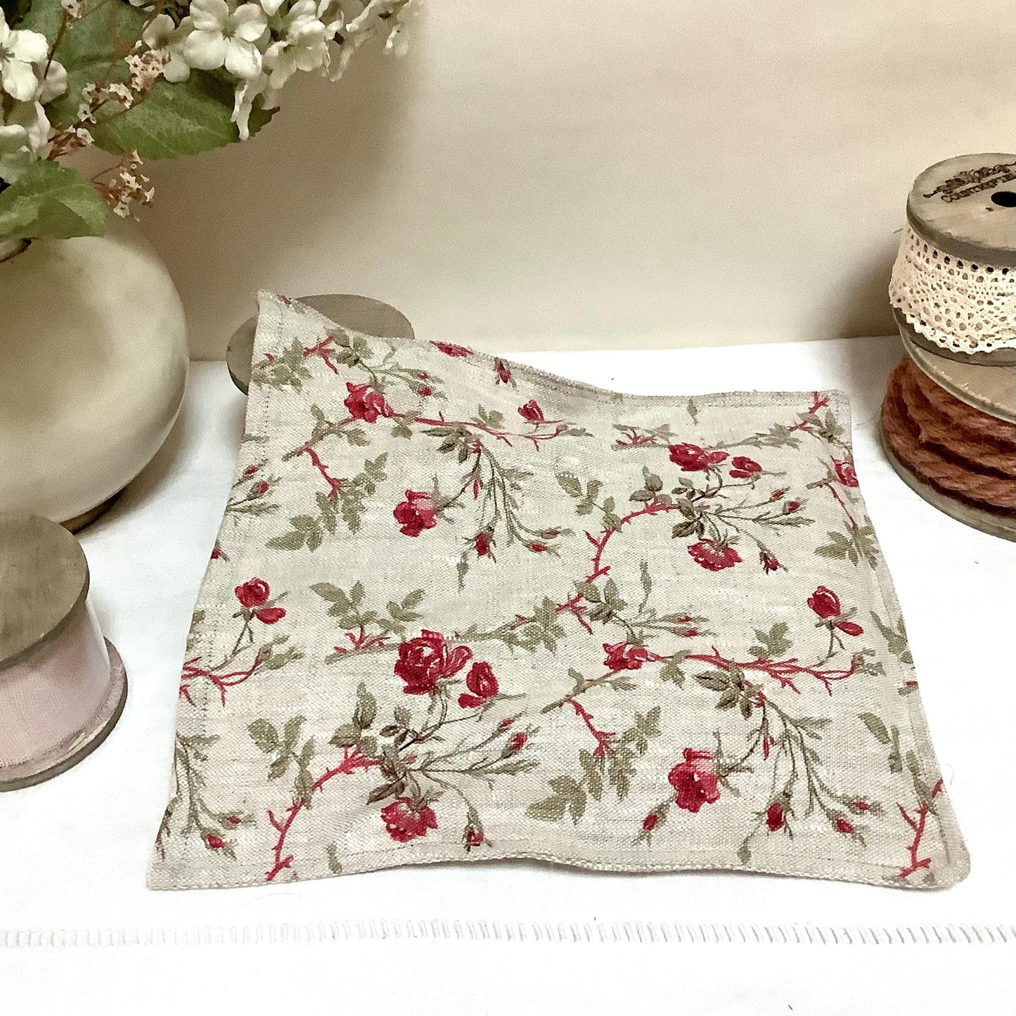 Bouillotte sèche coussin noyaux de cerises lin petites roses