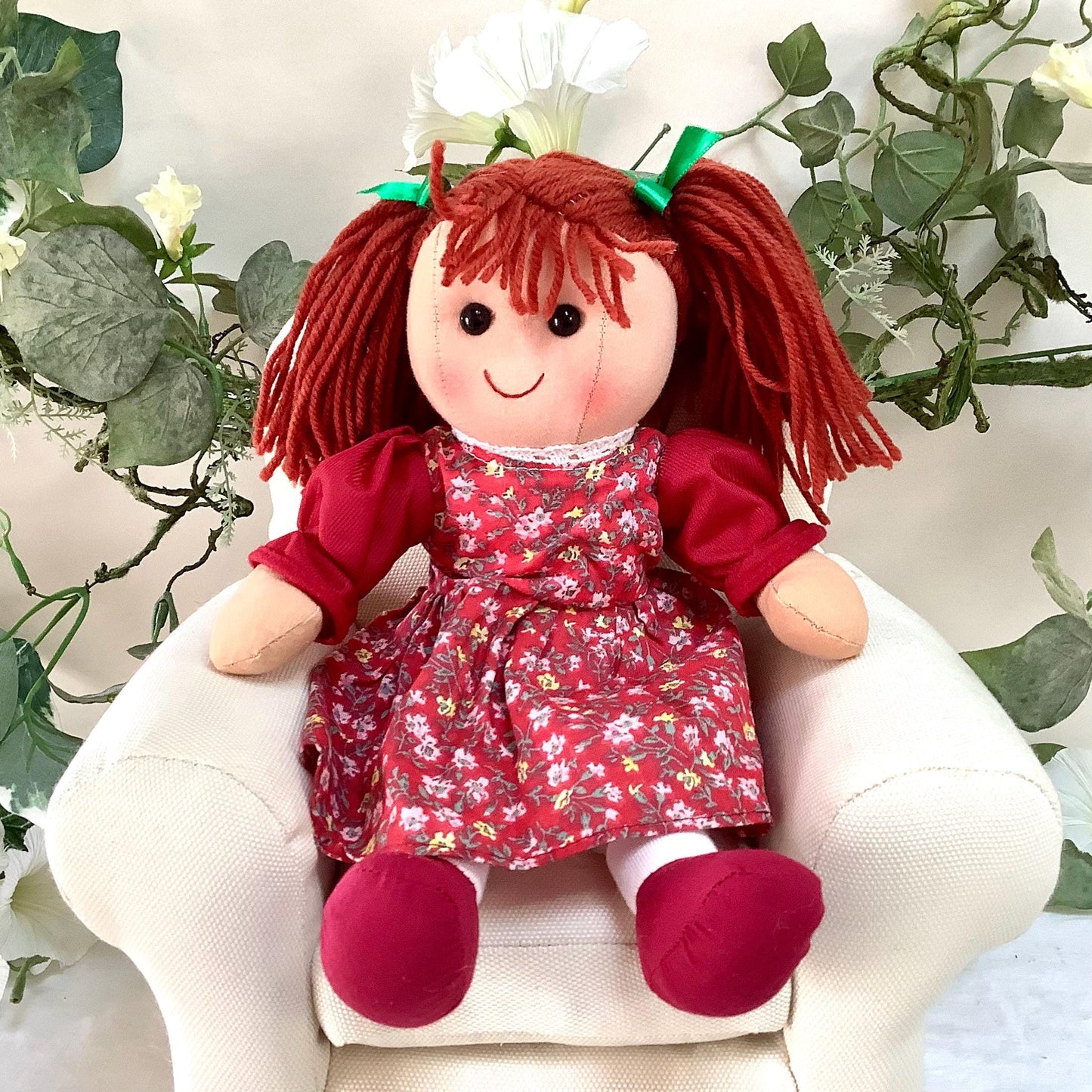 Poupée de chiffon tissu robe rouge modèle lili ht 30 cm