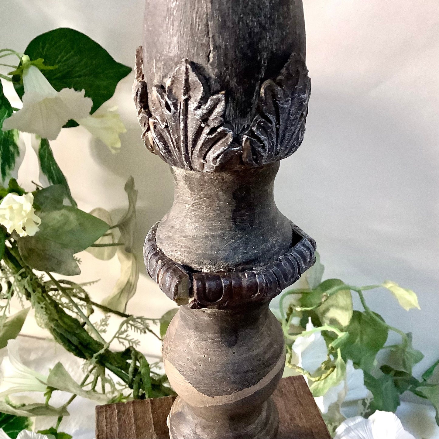 Bougeoir pilier pique cierge bois sculpté vintage ht 43 cm