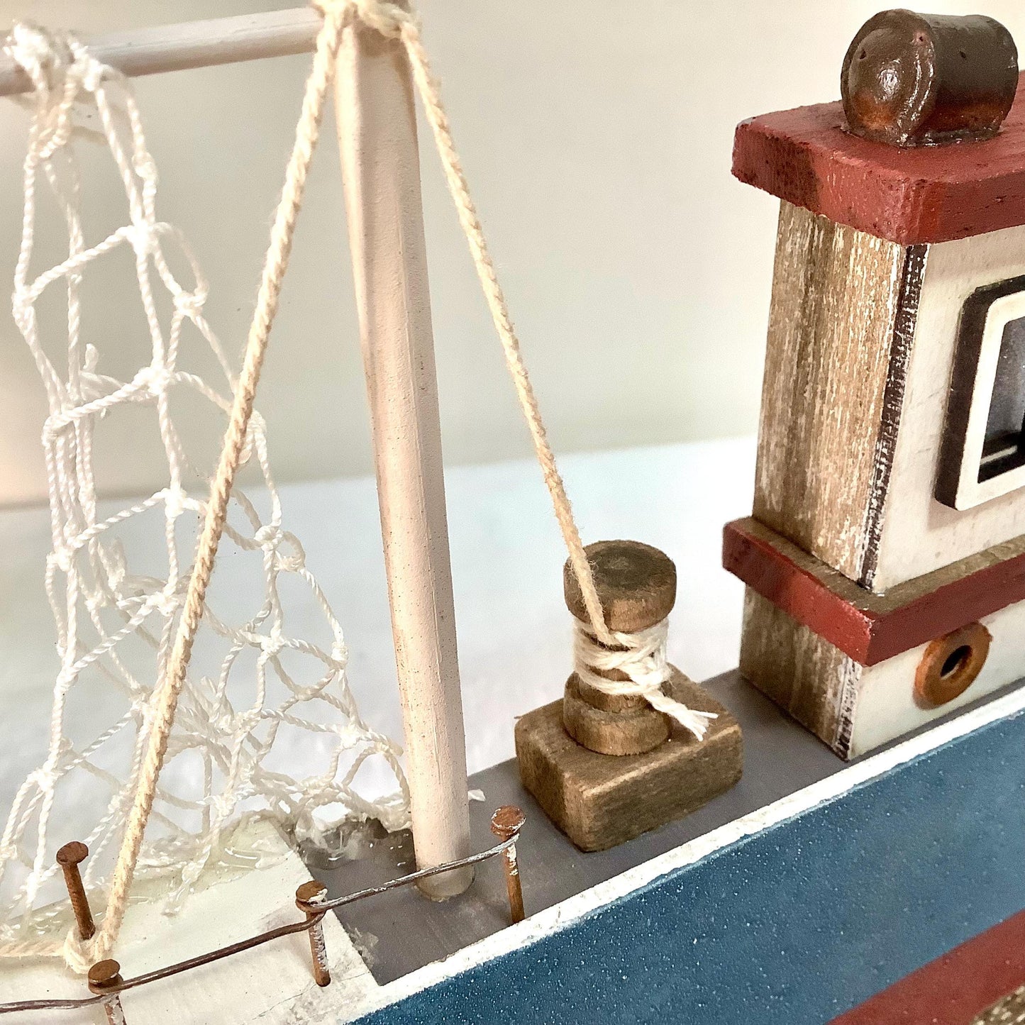 Bateau de pêche bois avec led décoration marine ht 21.5 cm