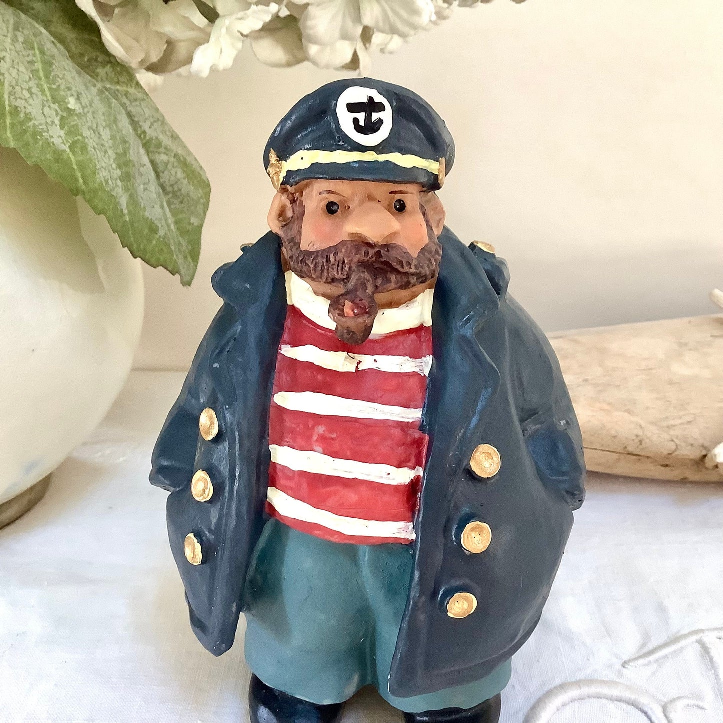 Figurine capitaine de marine rouge résine décoration marine ht 14.5 cm