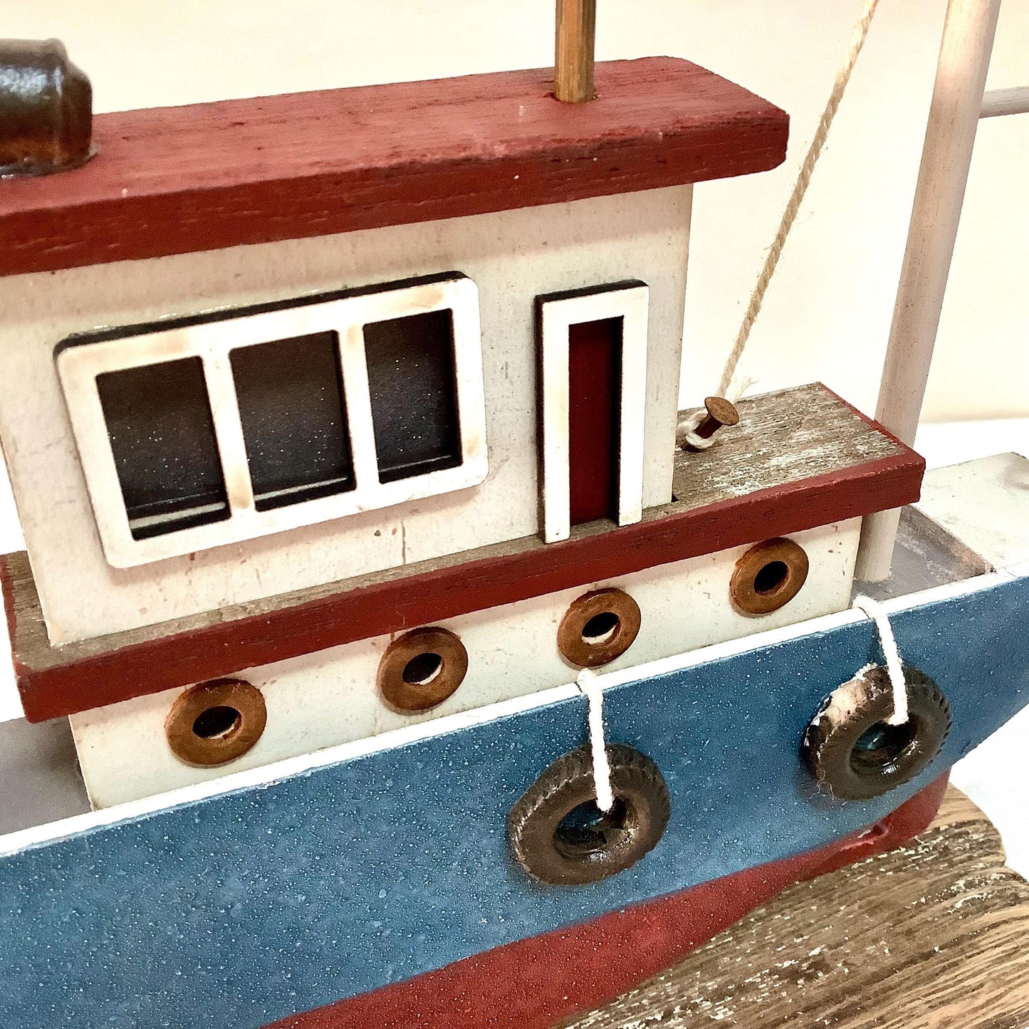 Bateau de pêche bois avec led décoration marine ht 21.5 cm