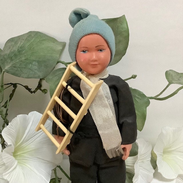Poupée de collection ramoneur celluloïd vintage 18 cm hauteur, figurine ancienne