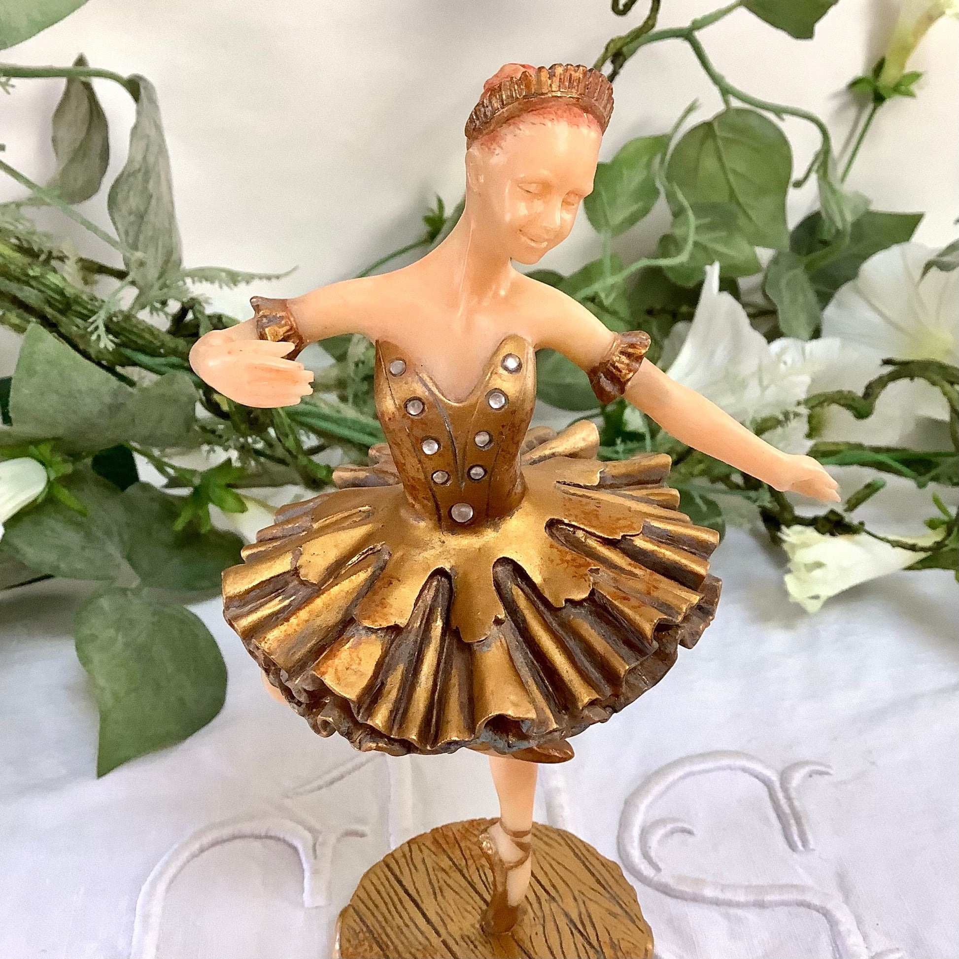 Figurine danseuse ou ballerine vintage en résine or strass