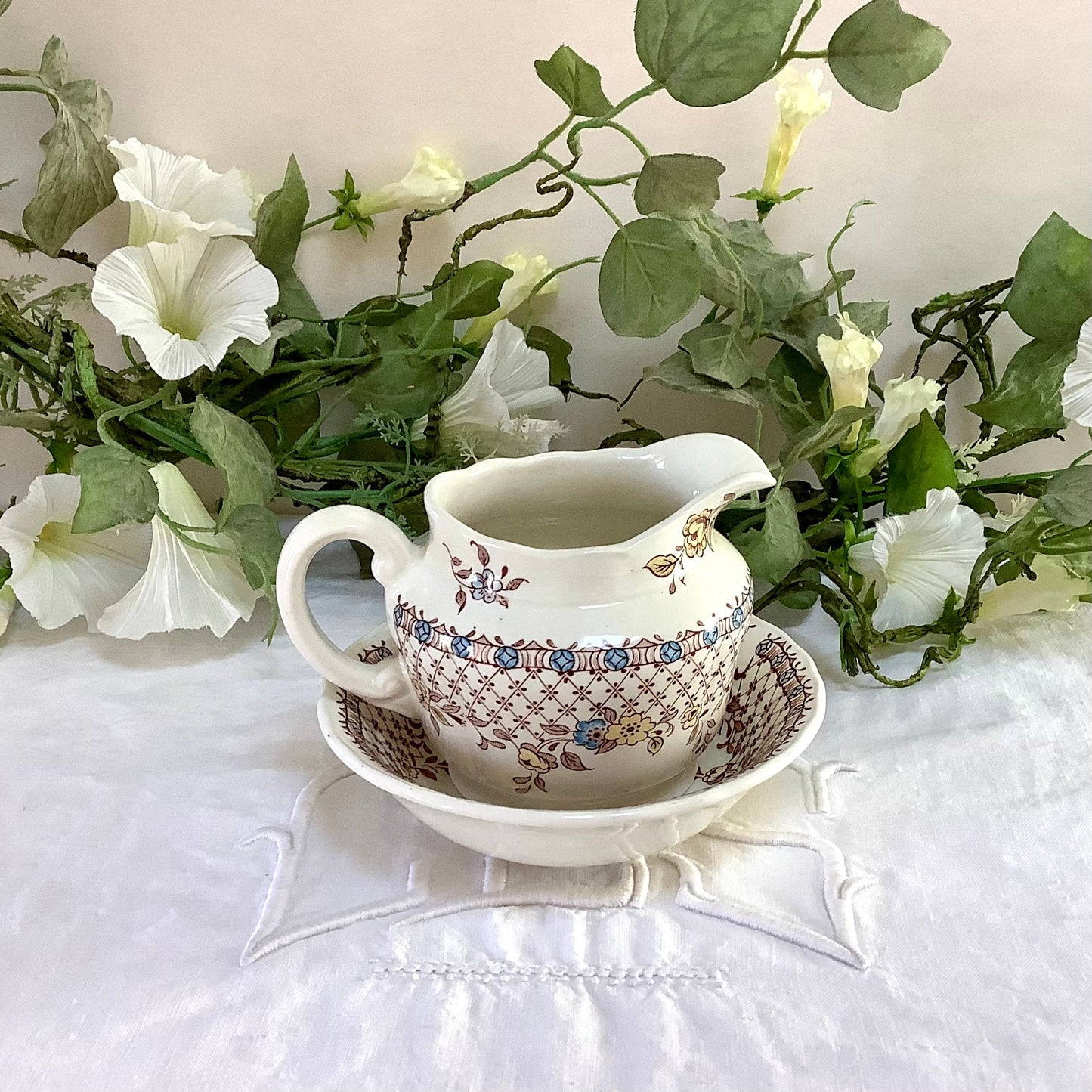 Pot à lait pichet verseuse soucoupe royal Tudor lattice england vintage