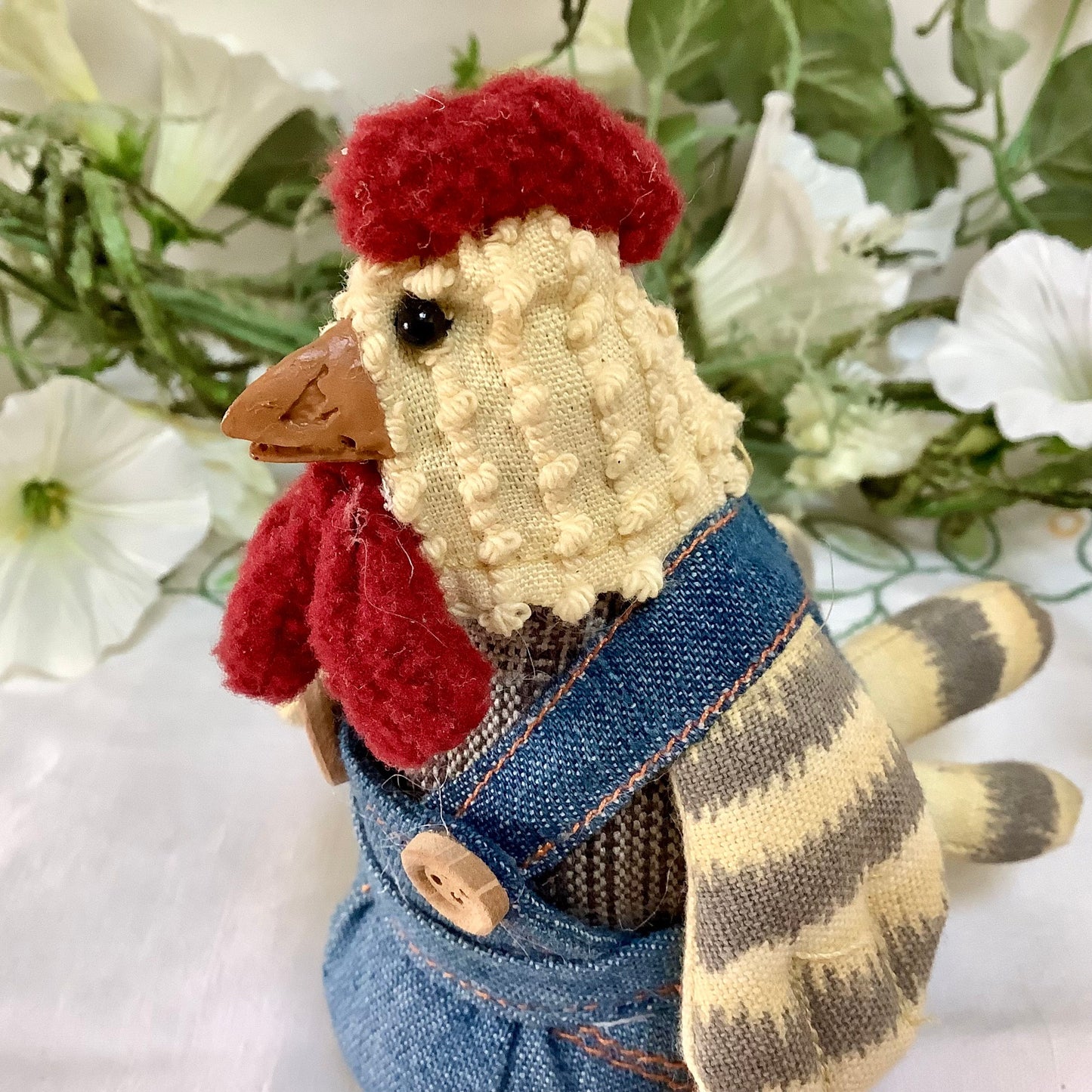 Petit coq a poser avec salopette vintage ht 12 cm