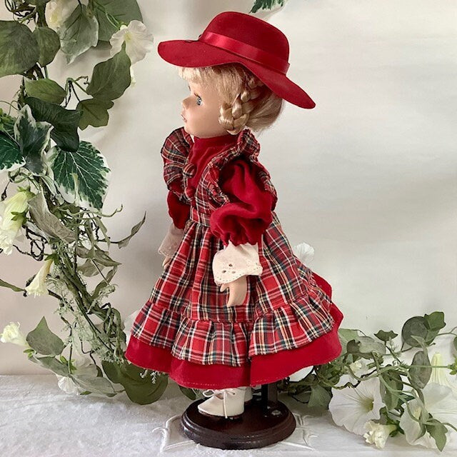 Poupée de collection porcelaine robe velours rouge ht 38 cm vintage