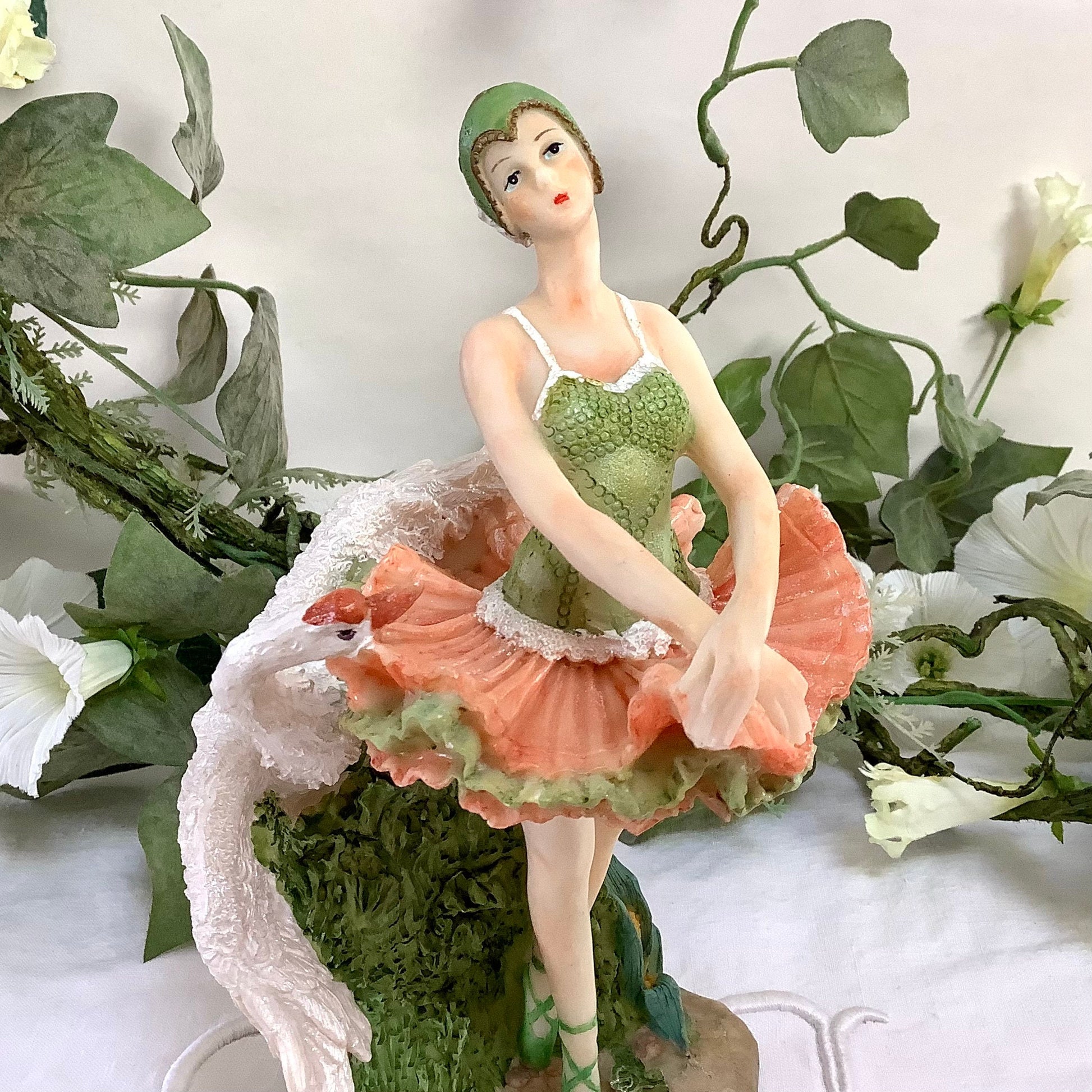 Figurine danseuse ballerine cygne résine lac des cygnes